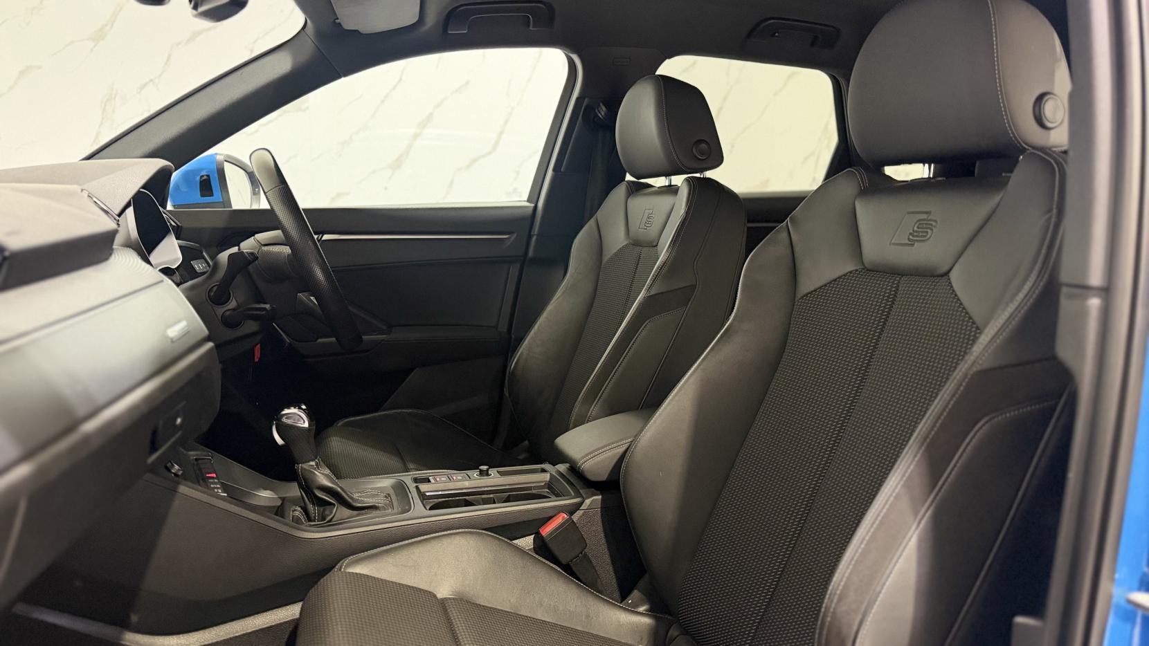 Audi Q3 view 8