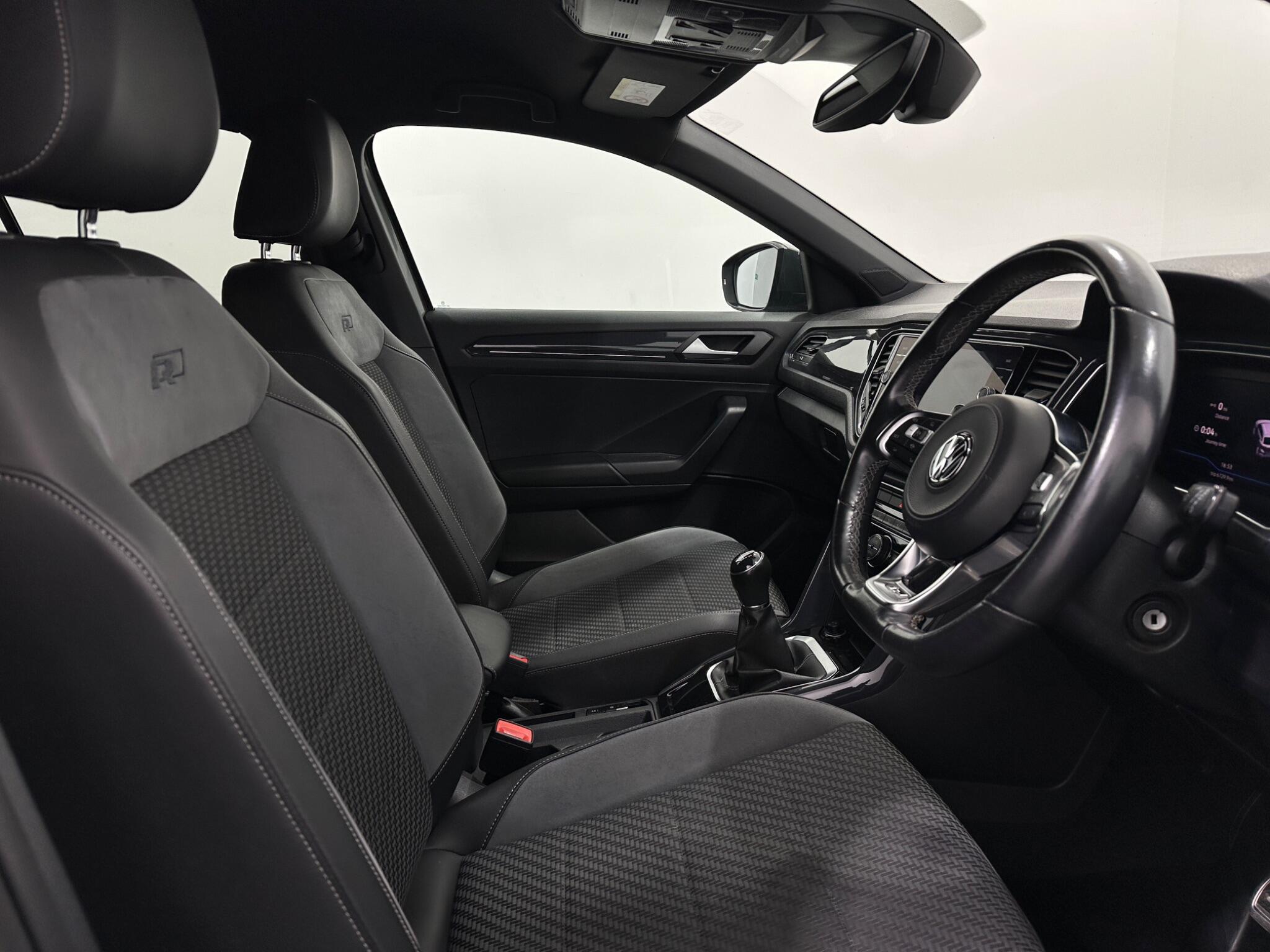 Volkswagen T-Roc view 32