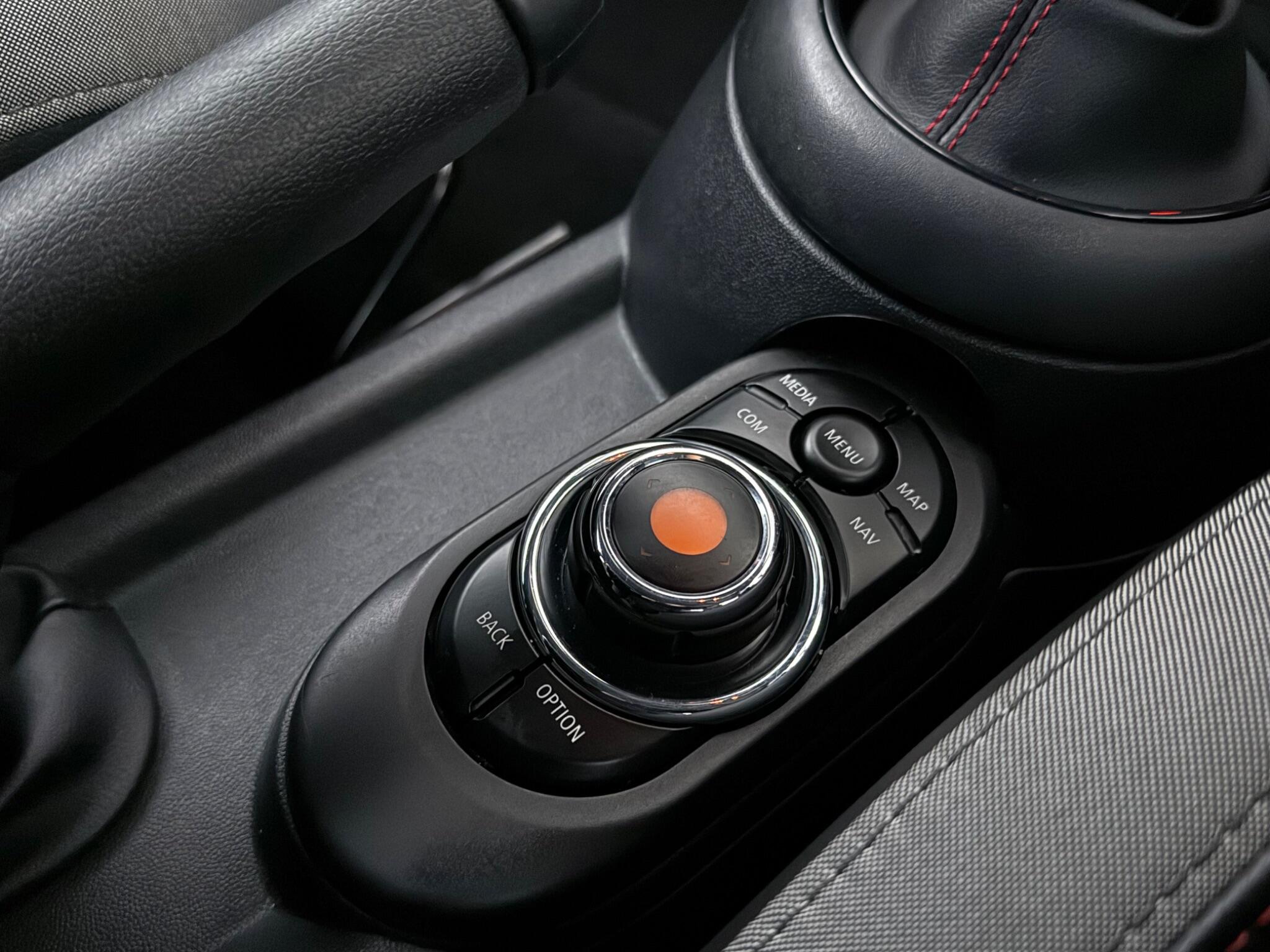 Mini Hatch view 30