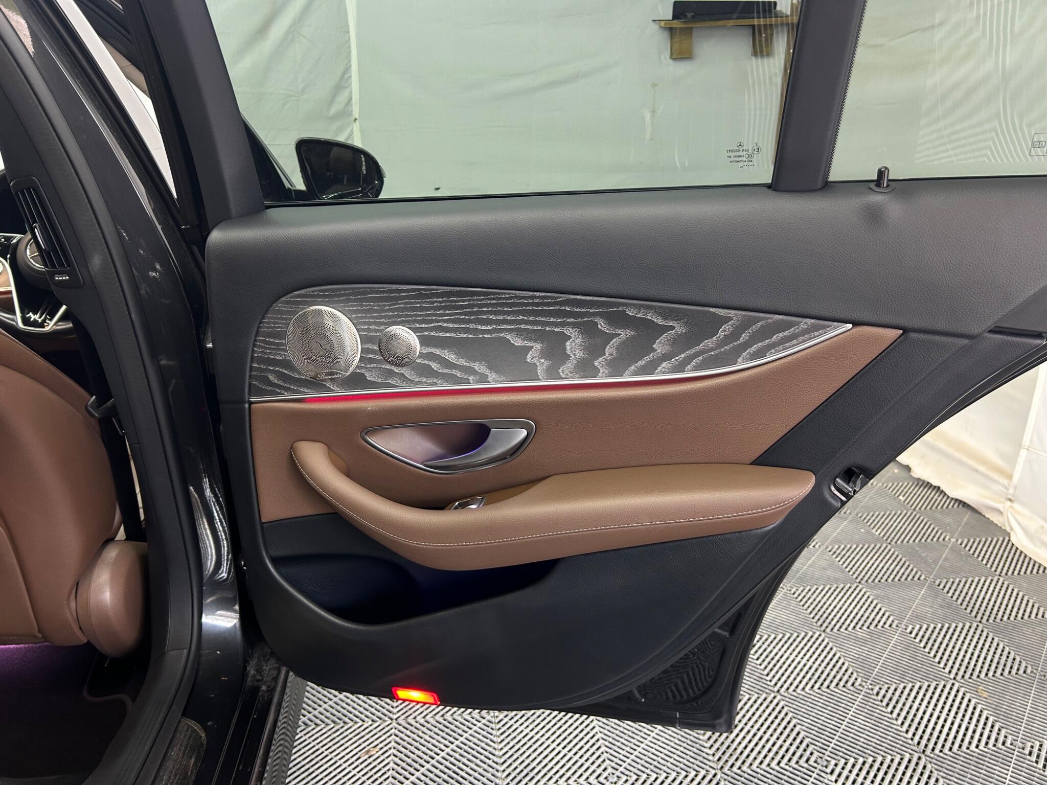 Mercedes-Benz E Class view 30