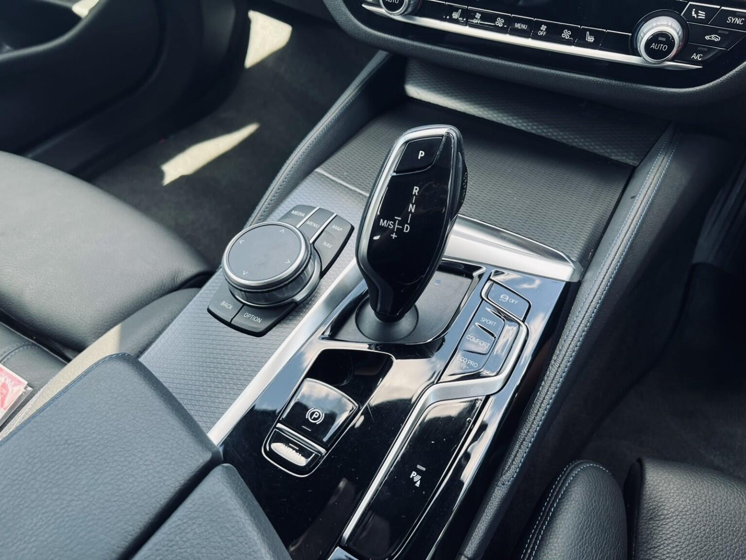 BMW 5 Series view 25