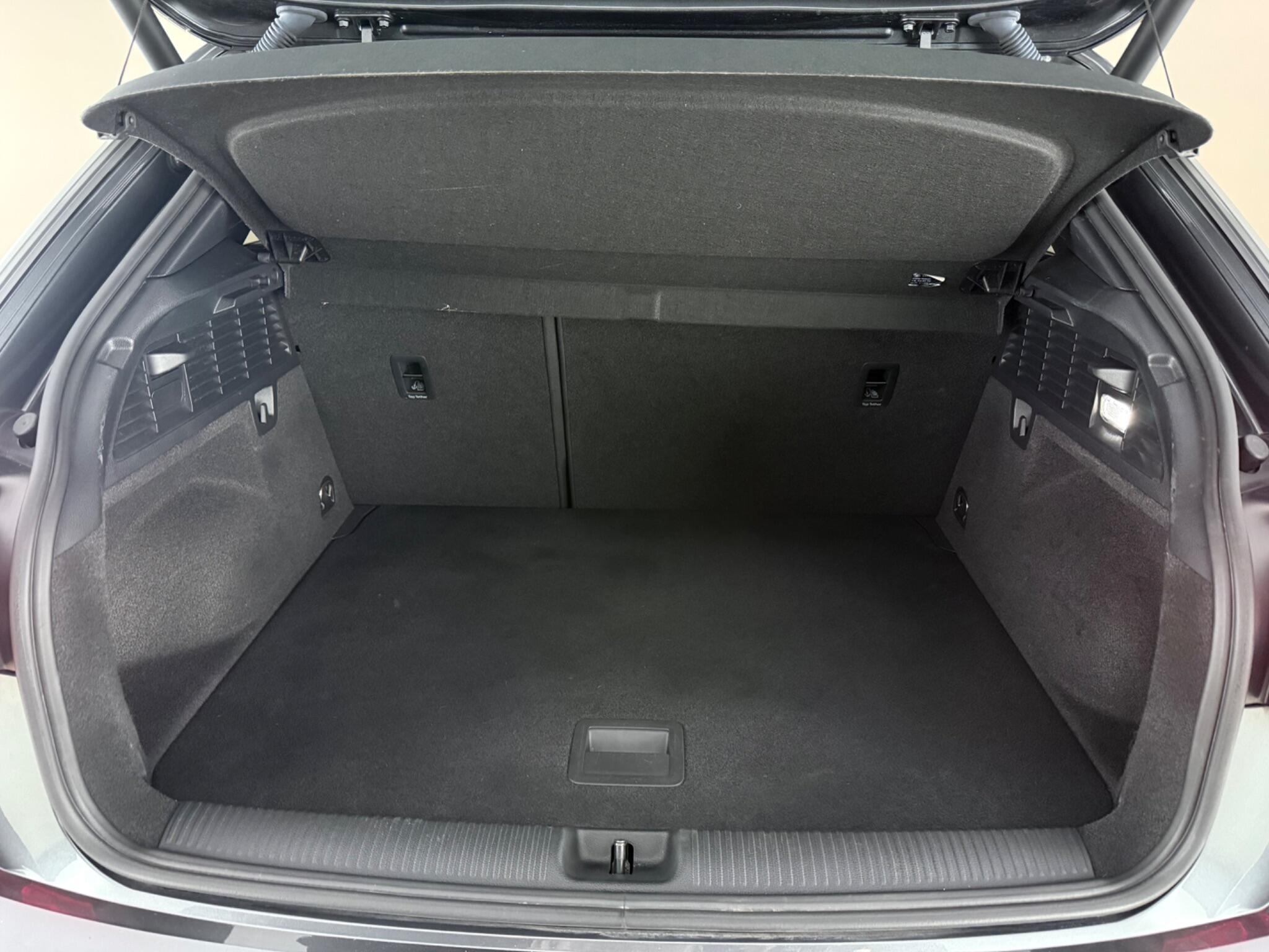 Audi Q2 view 9
