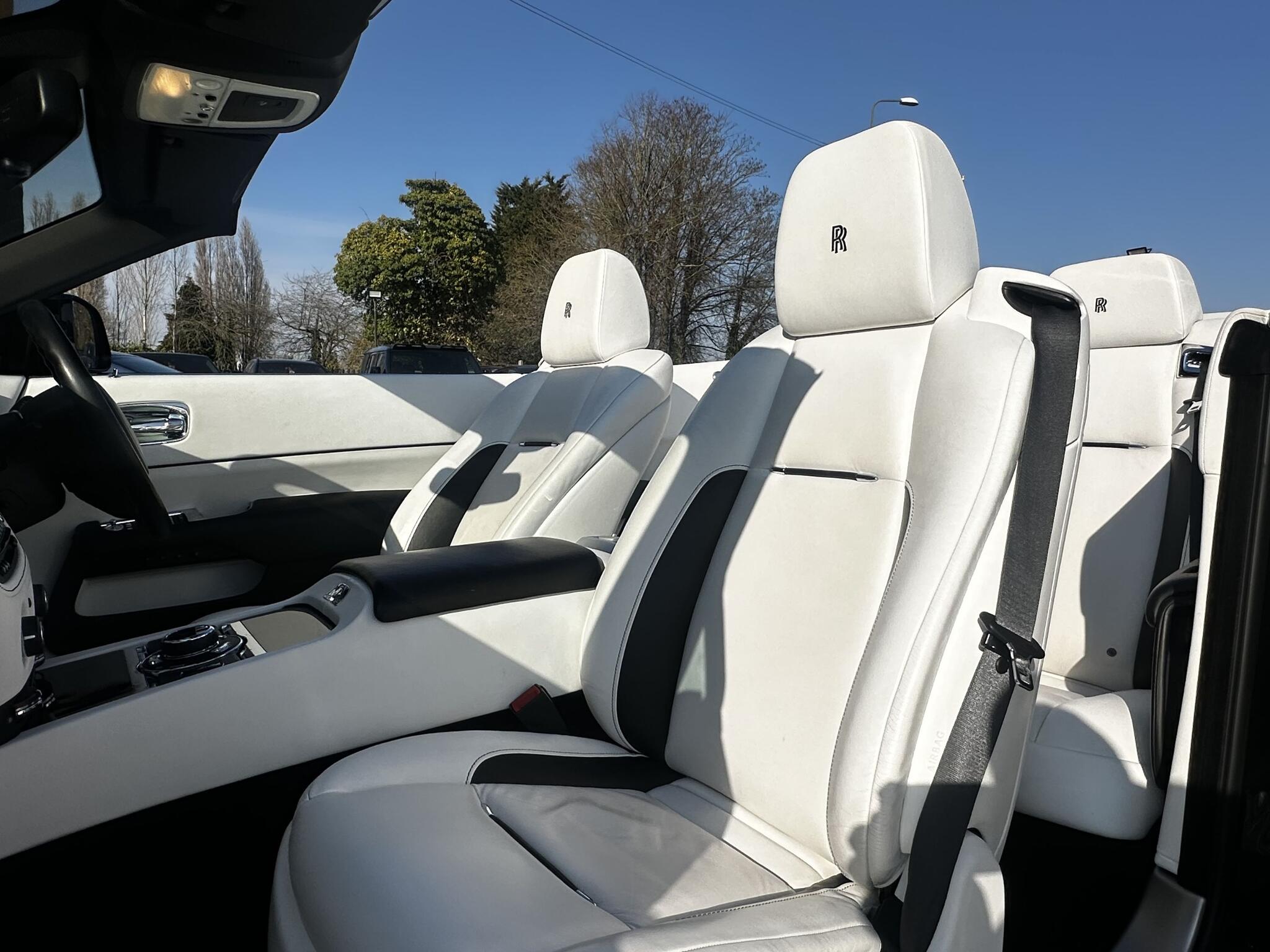 Rolls-Royce Dawn view 20