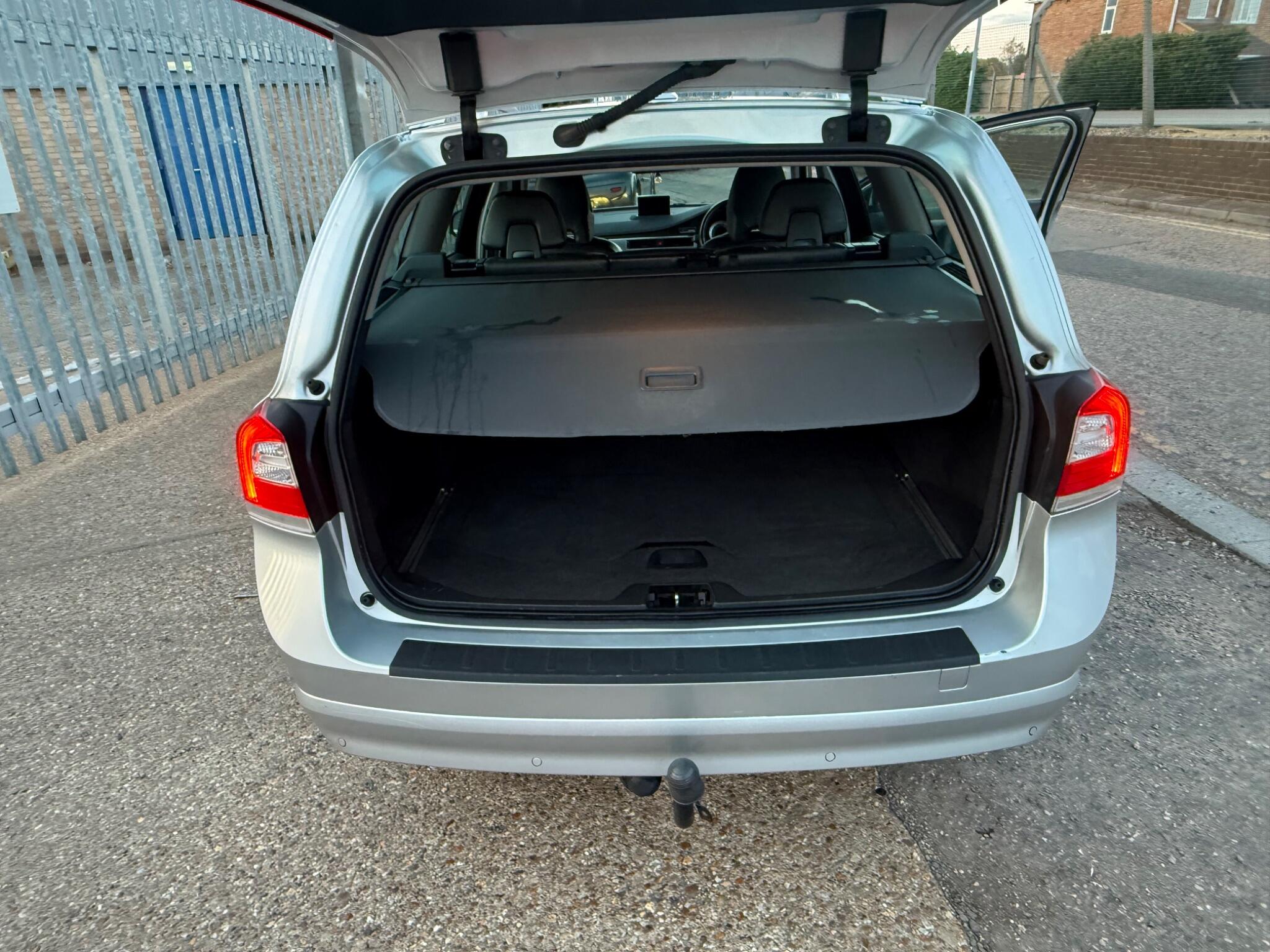 Volvo V70 view 15