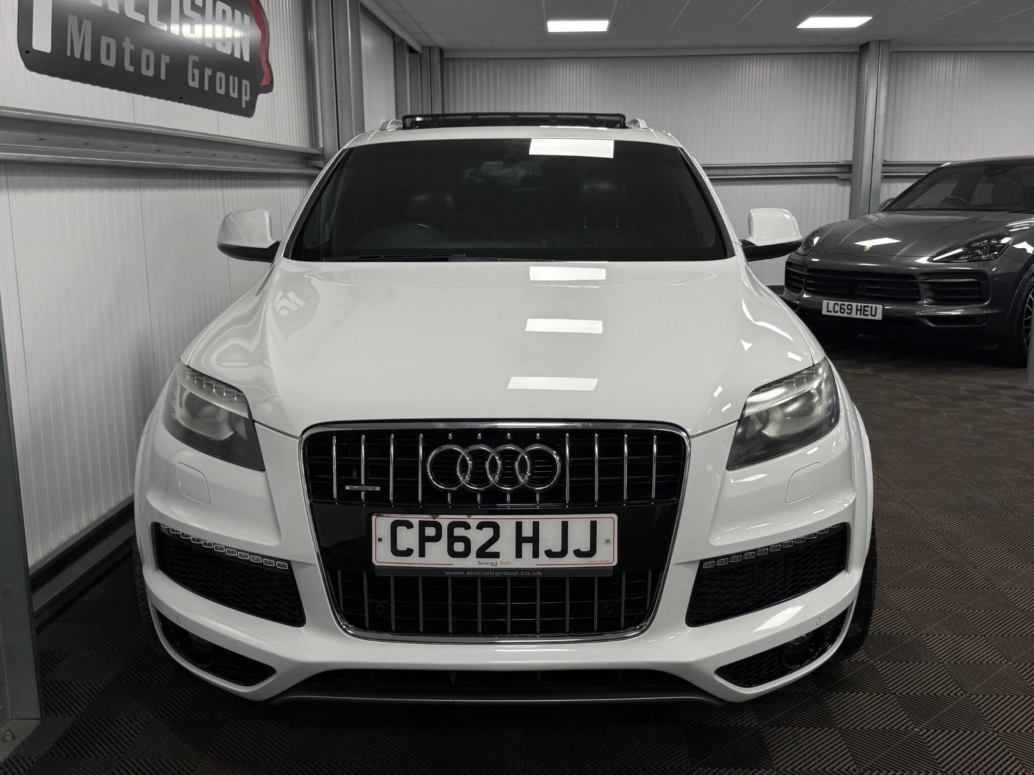 Audi Q7 view 7