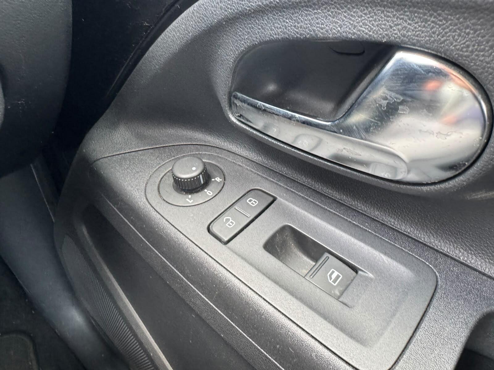 Volkswagen Up! view 46