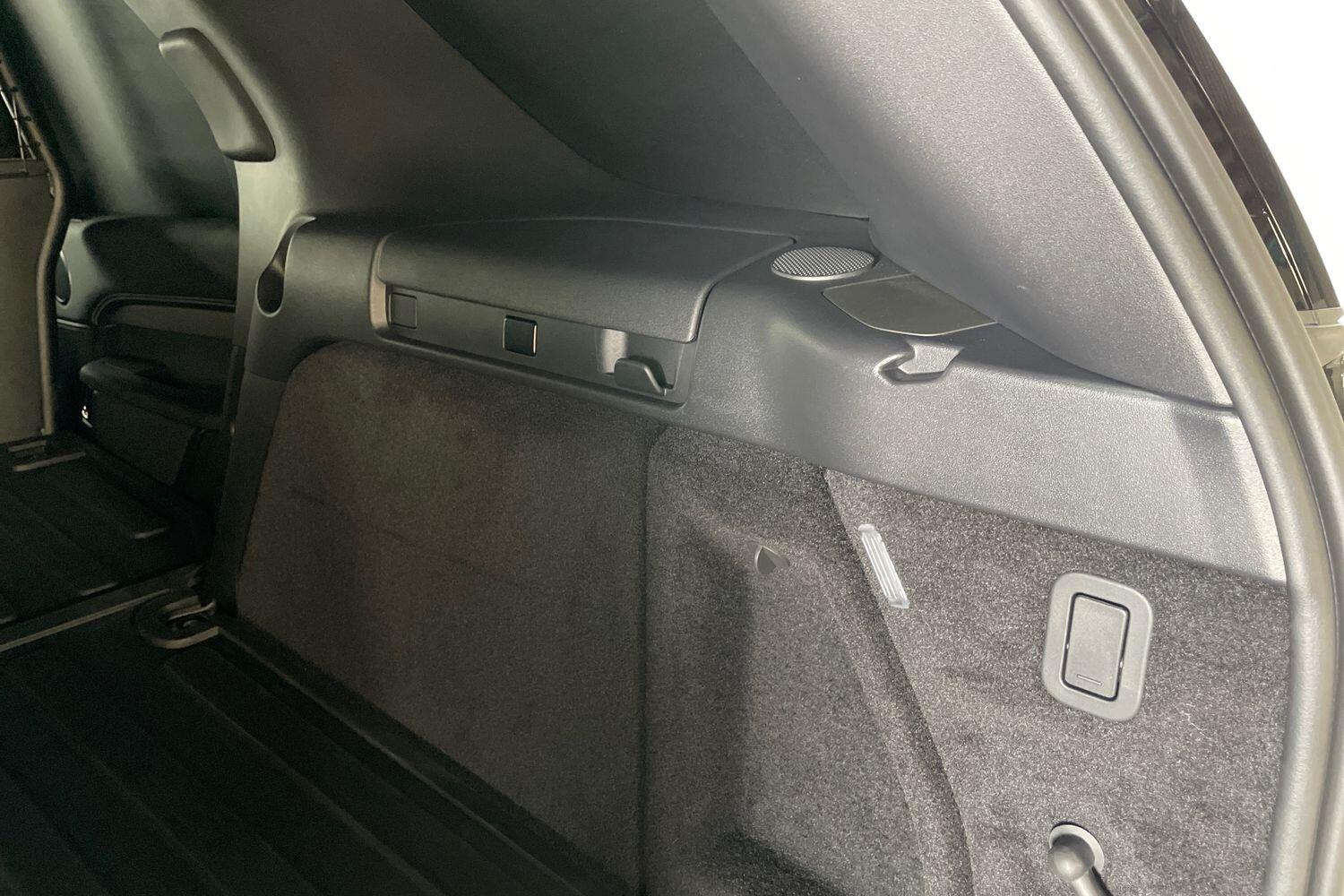 Land Rover Discovery view 24