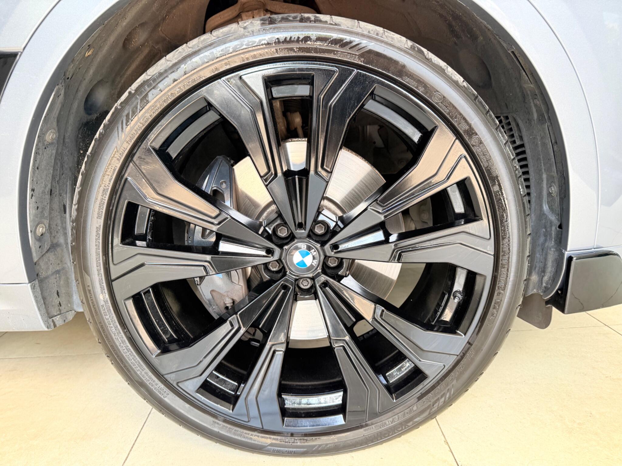 BMW X7 view 45
