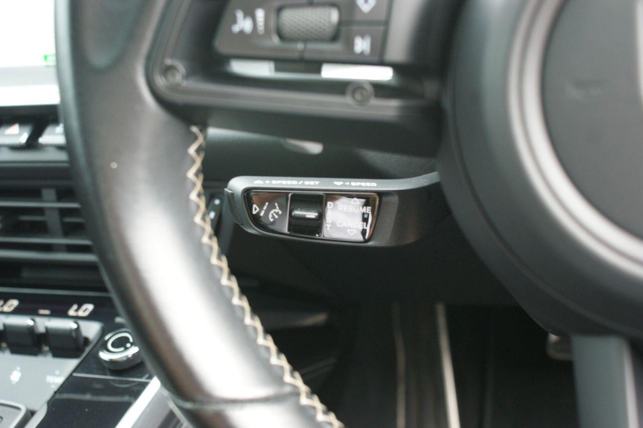 Porsche 911 view 79