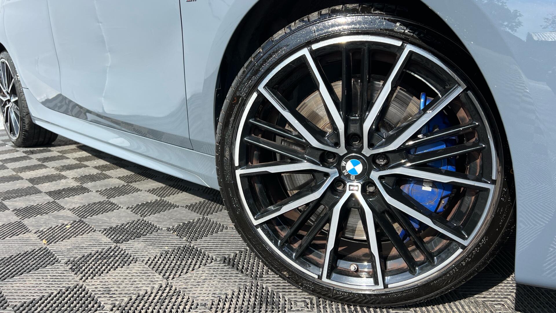 BMW 1 Series view 25