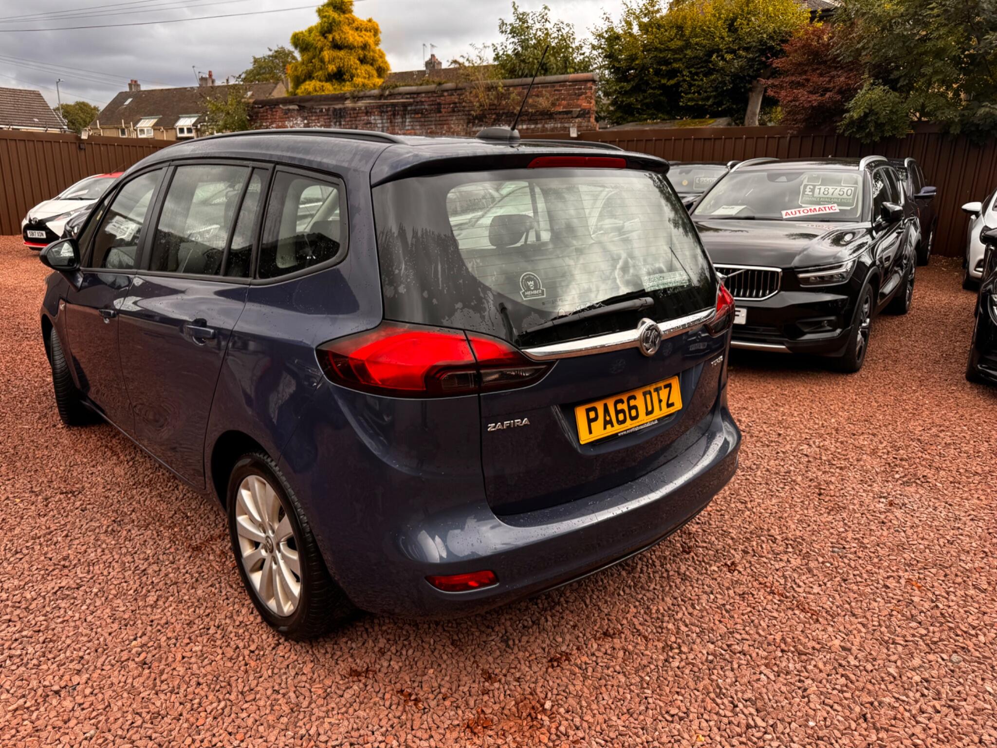 Vauxhall Zafira Tourer view 4