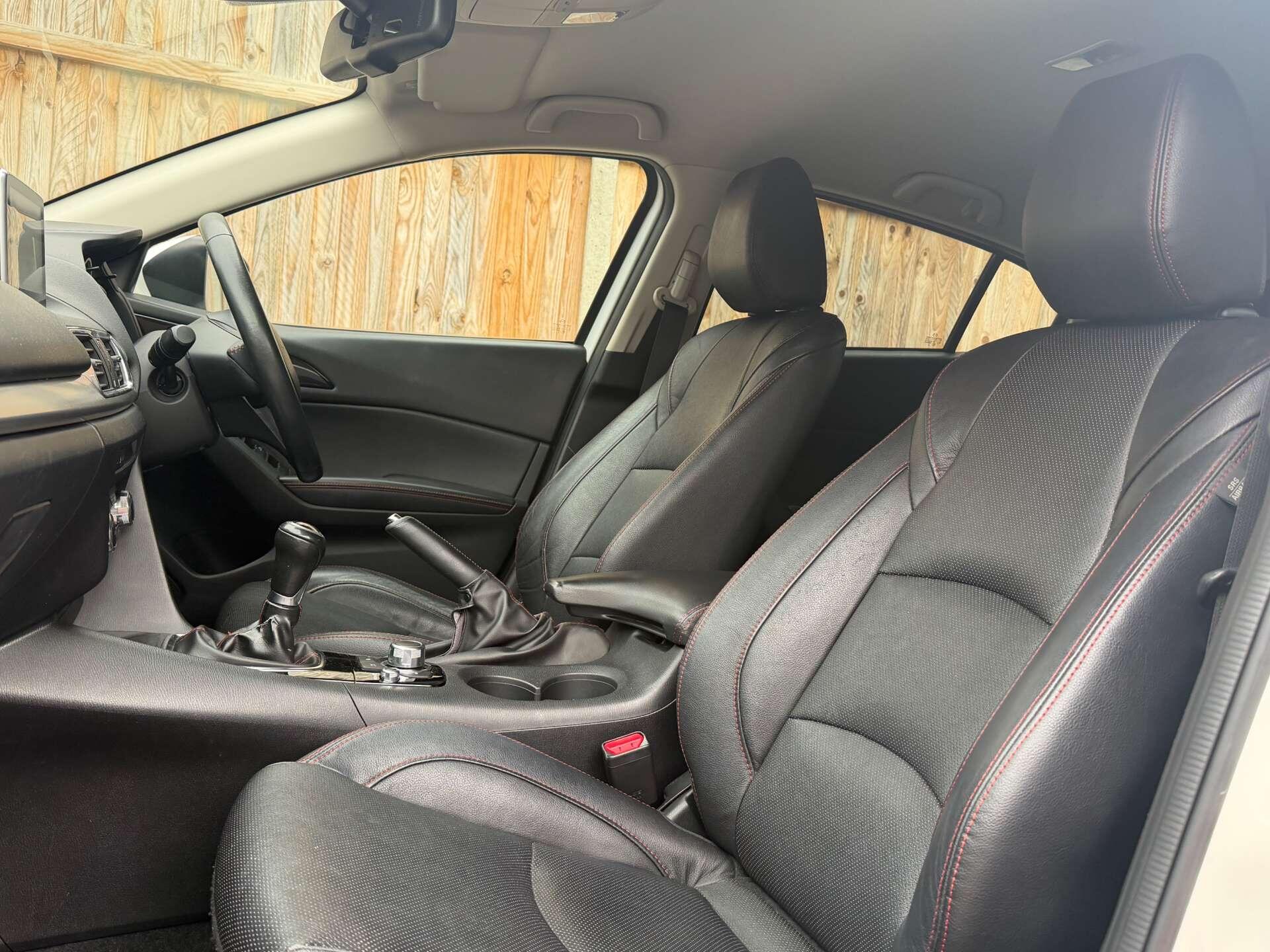 Mazda Mazda3 view 3