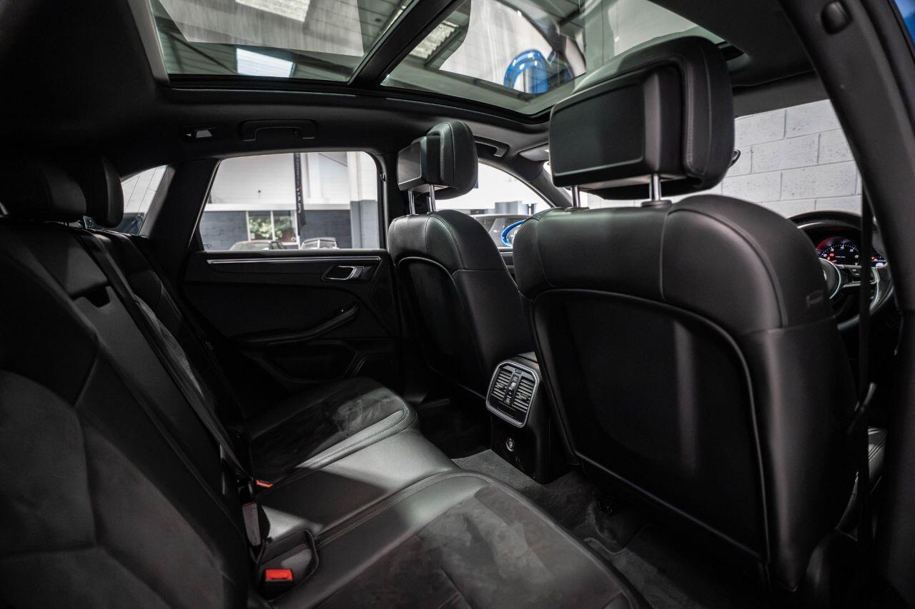 Porsche Macan view 23