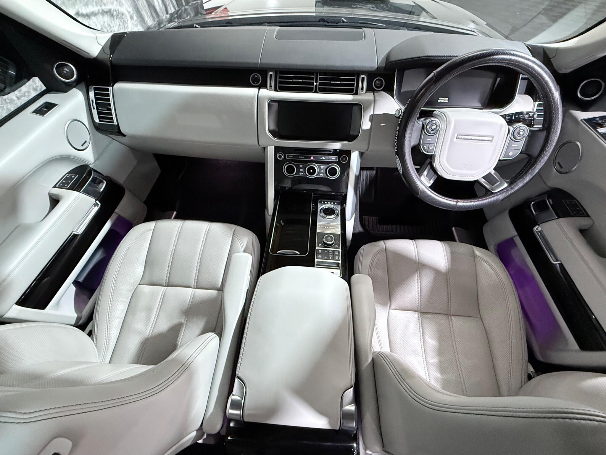 Land Rover Range Rover view 2