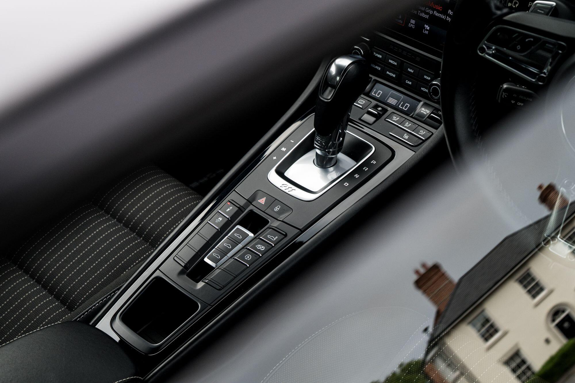Porsche 911 view 17