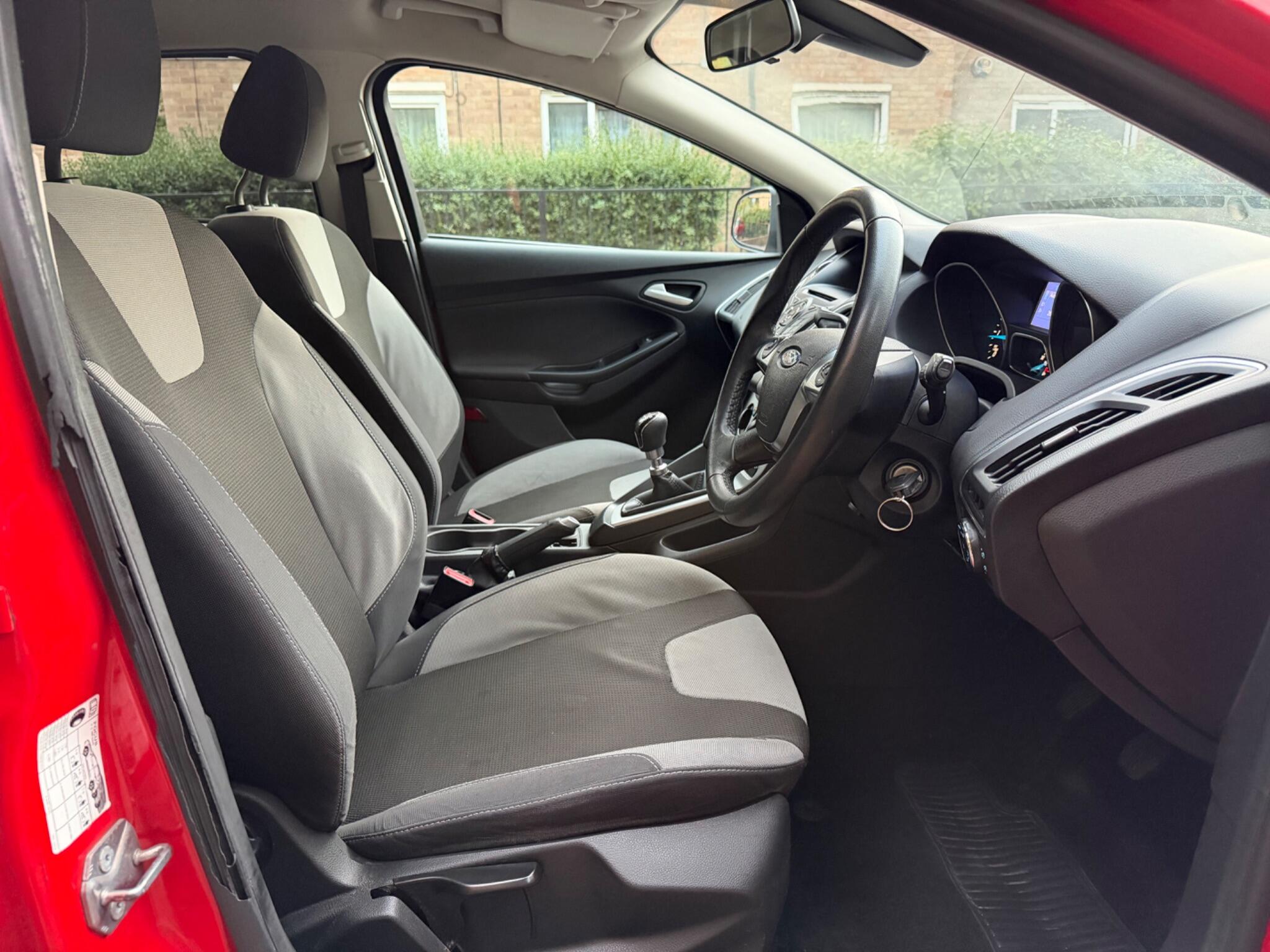 Ford Focus view 21