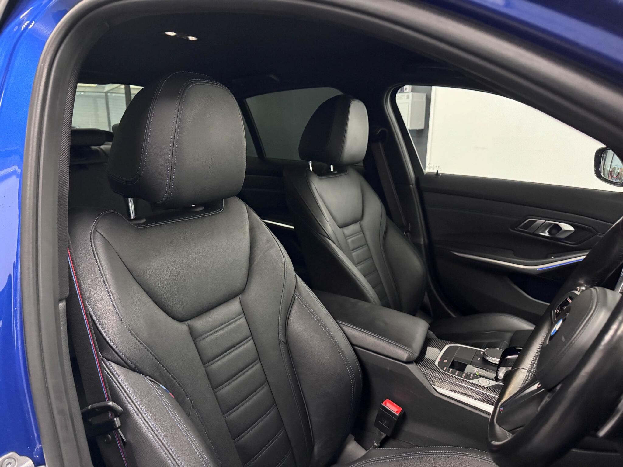 BMW 3 Series view 24