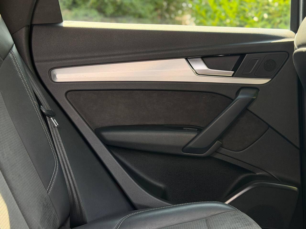 Audi Q5 view 16