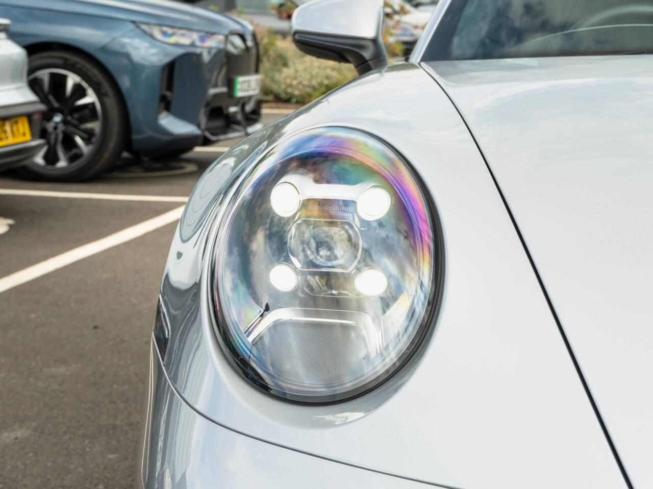 Porsche 911 view 18