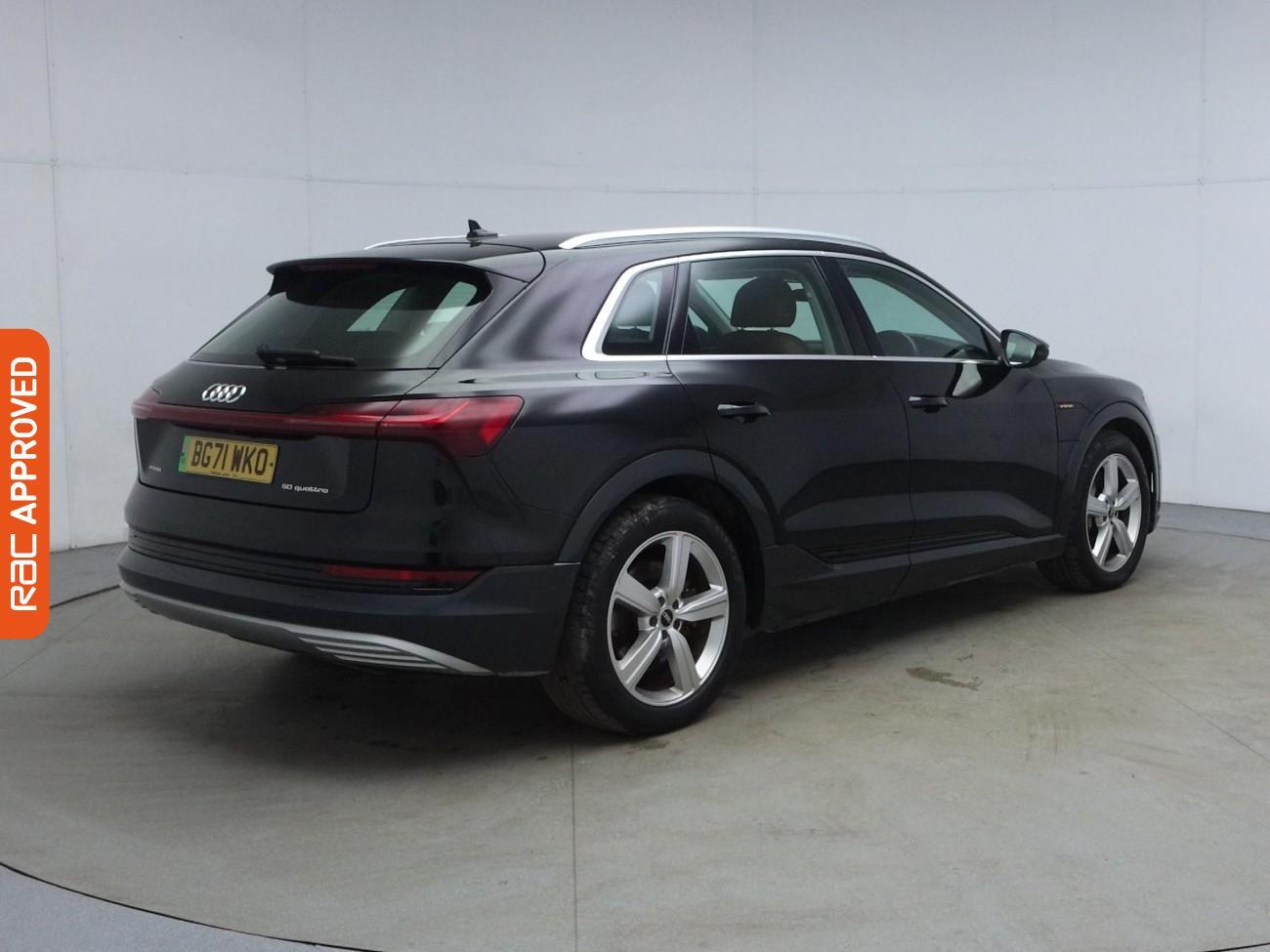 Audi E-Tron view 35