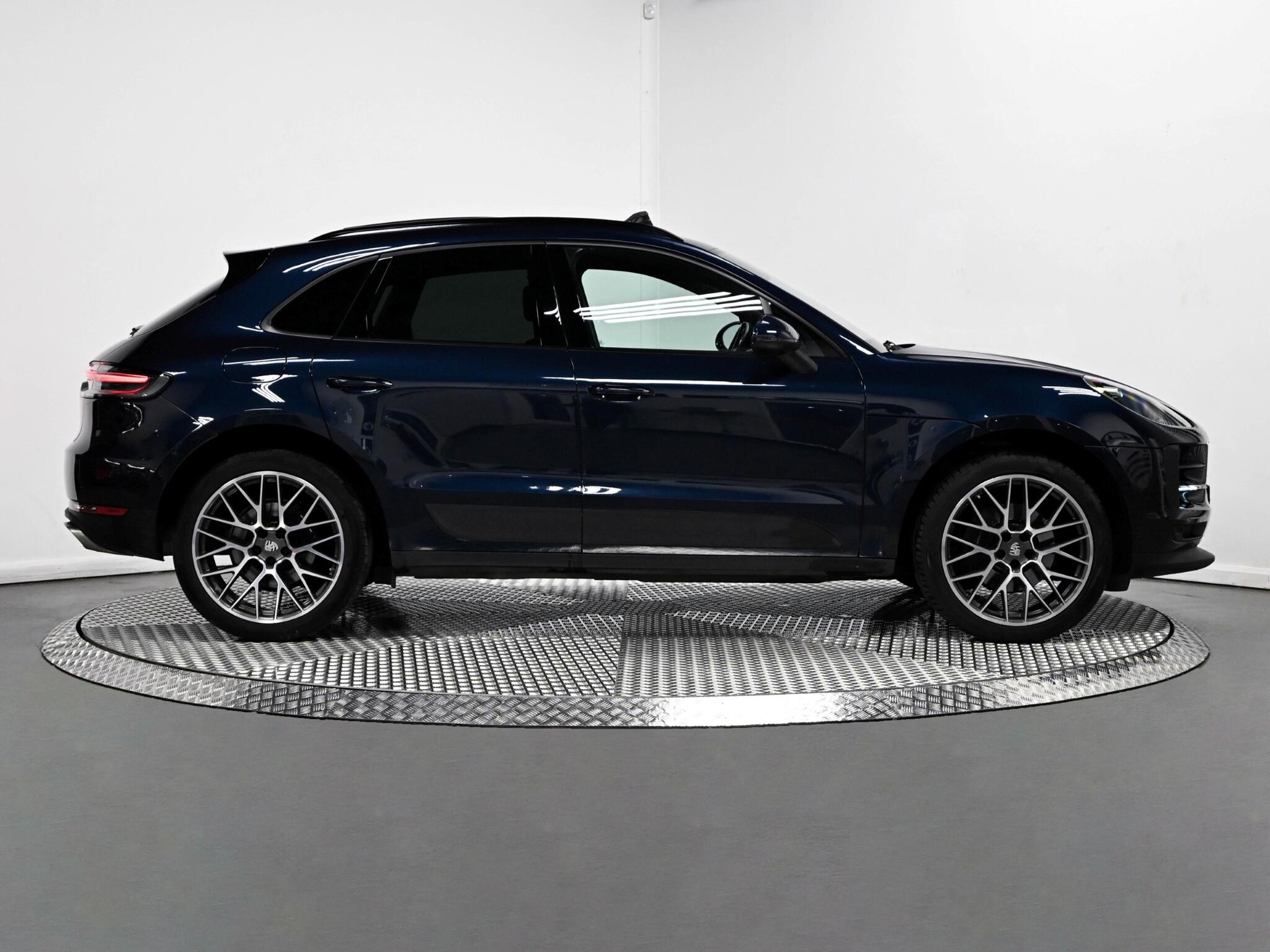 Porsche Macan view 18