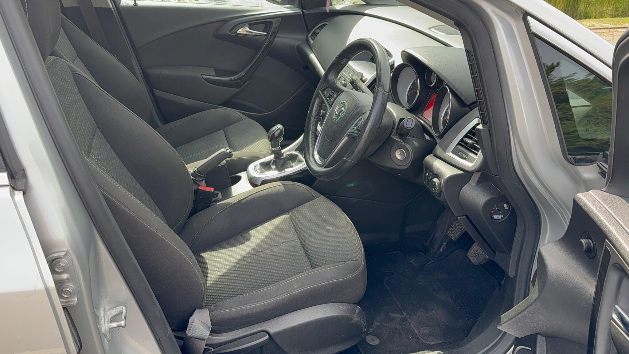 2015 Vauxhall Astra 1.6i SRi Euro 6 5dr • 60,200 miles image 19