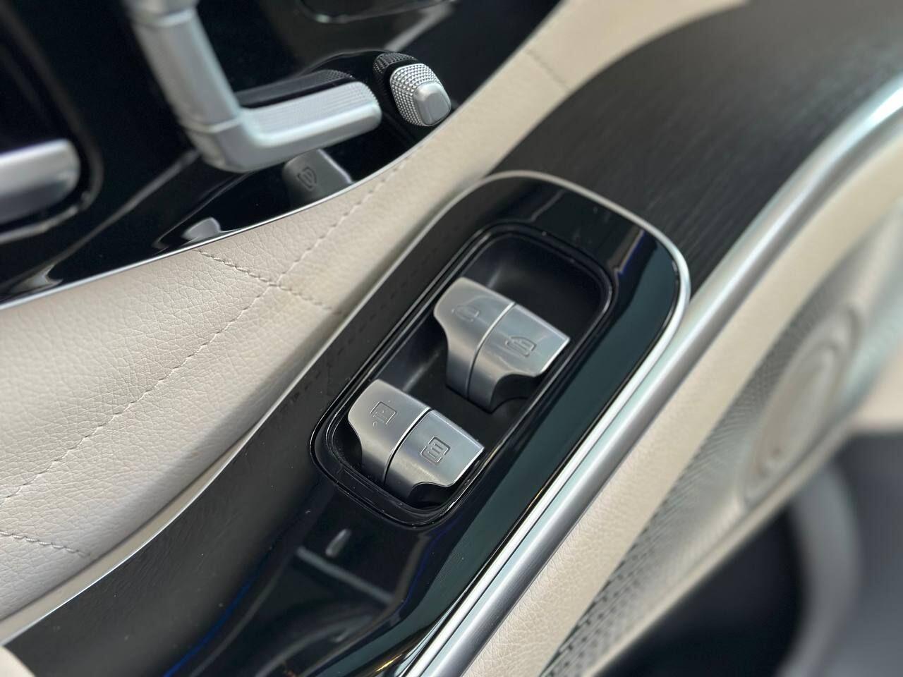 Mercedes-Benz S-Class view 34