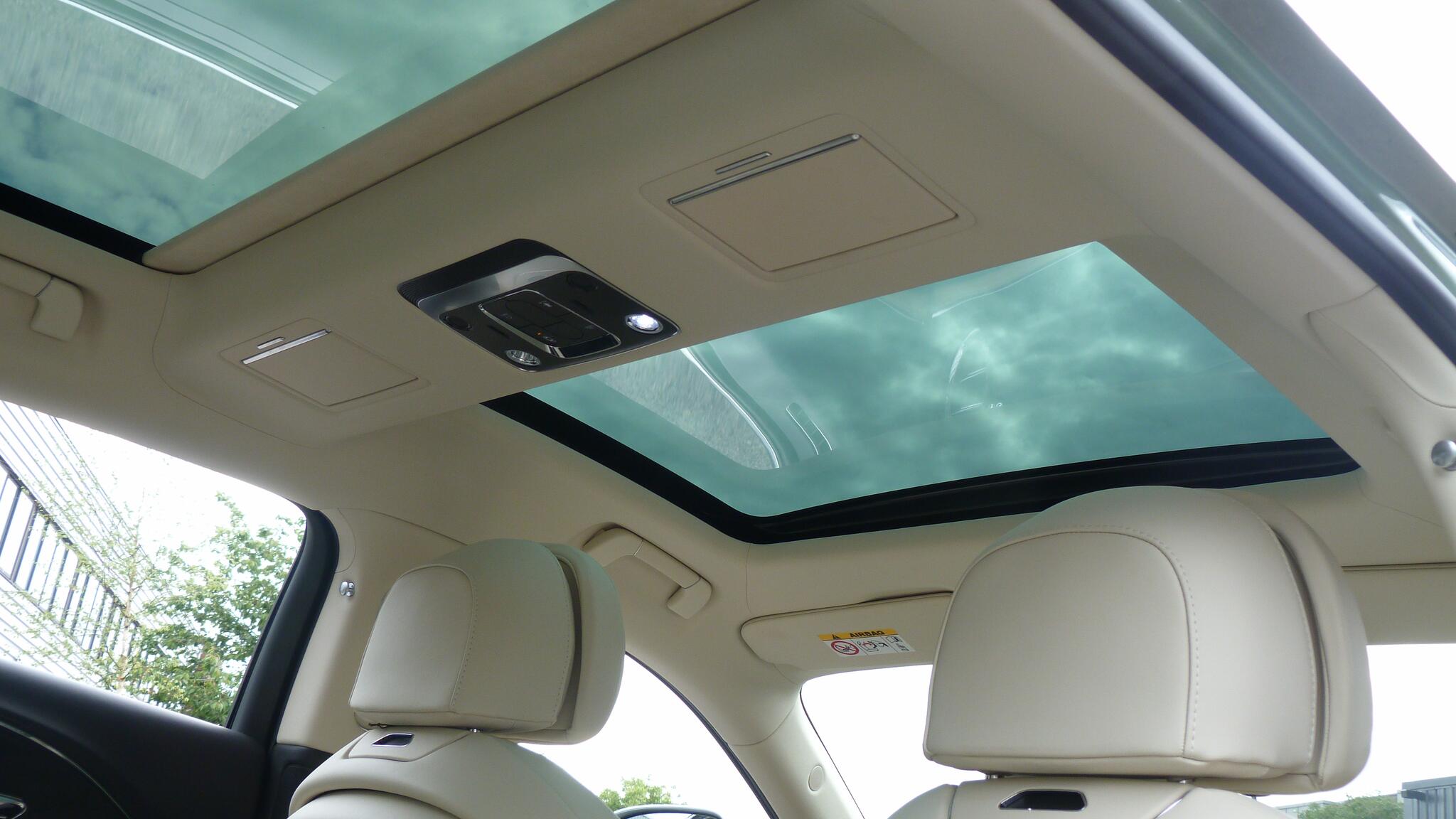 Bentley Flying Spur view 36
