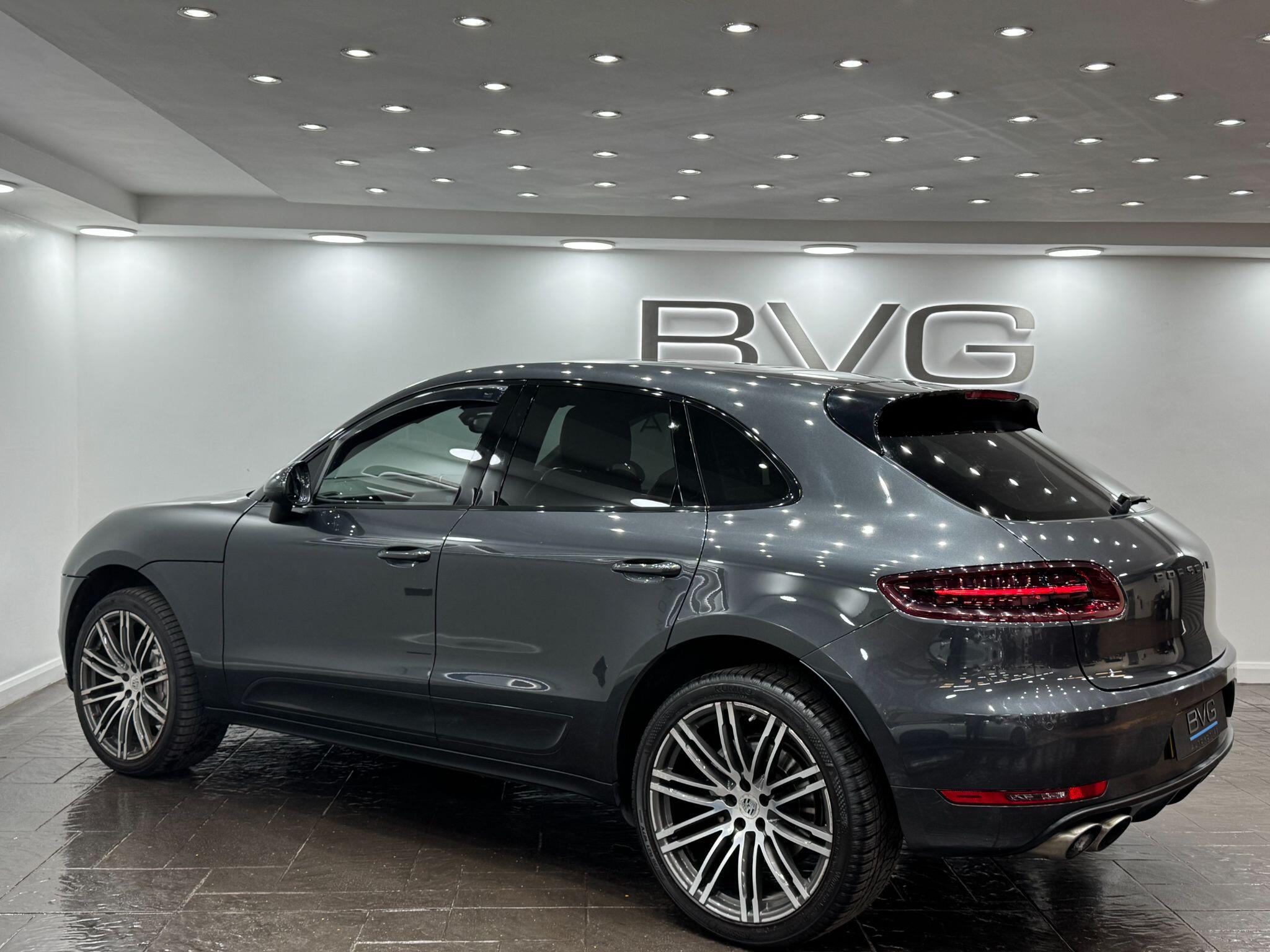 Porsche Macan view 17