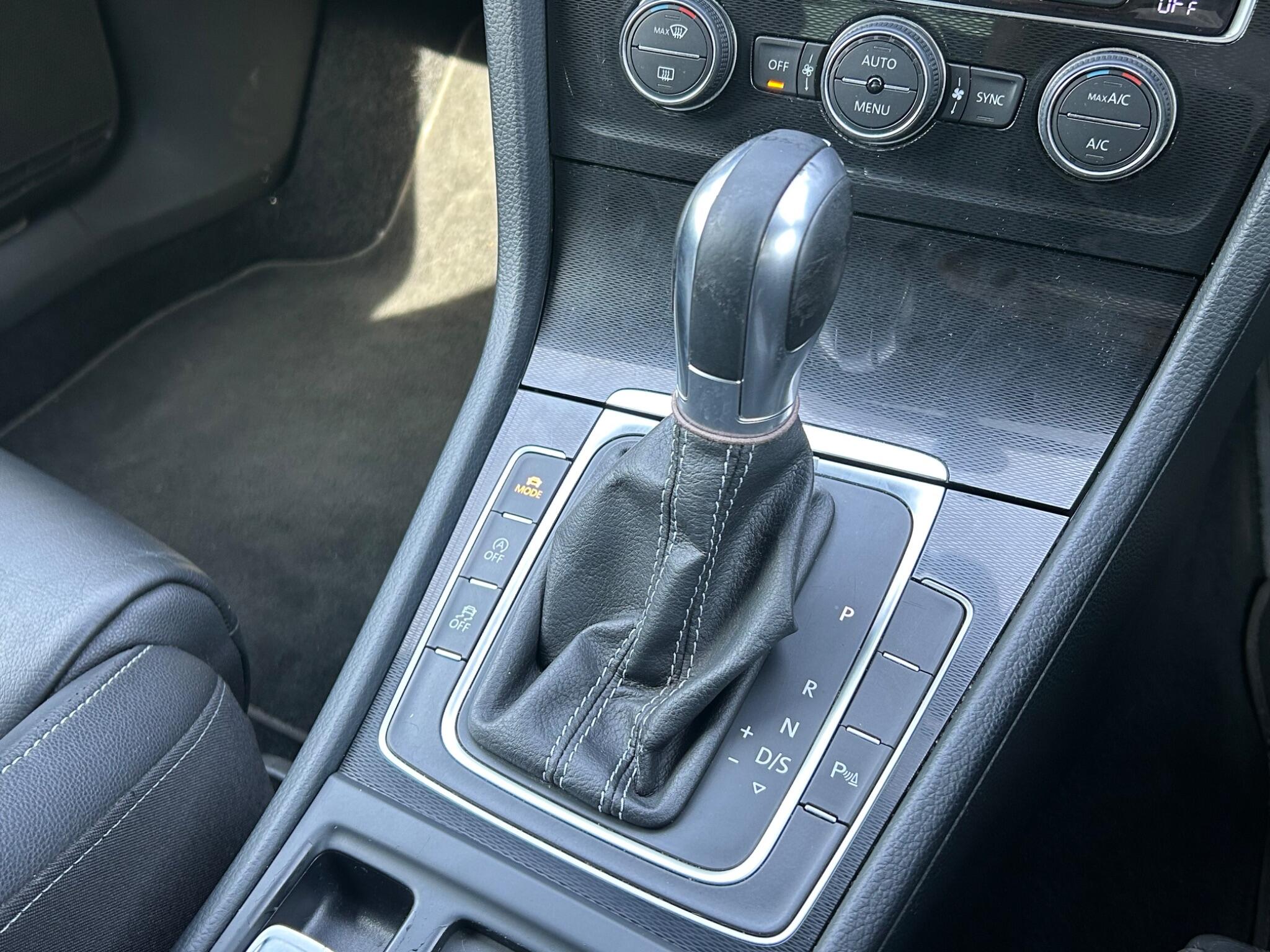 Volkswagen Golf view 17