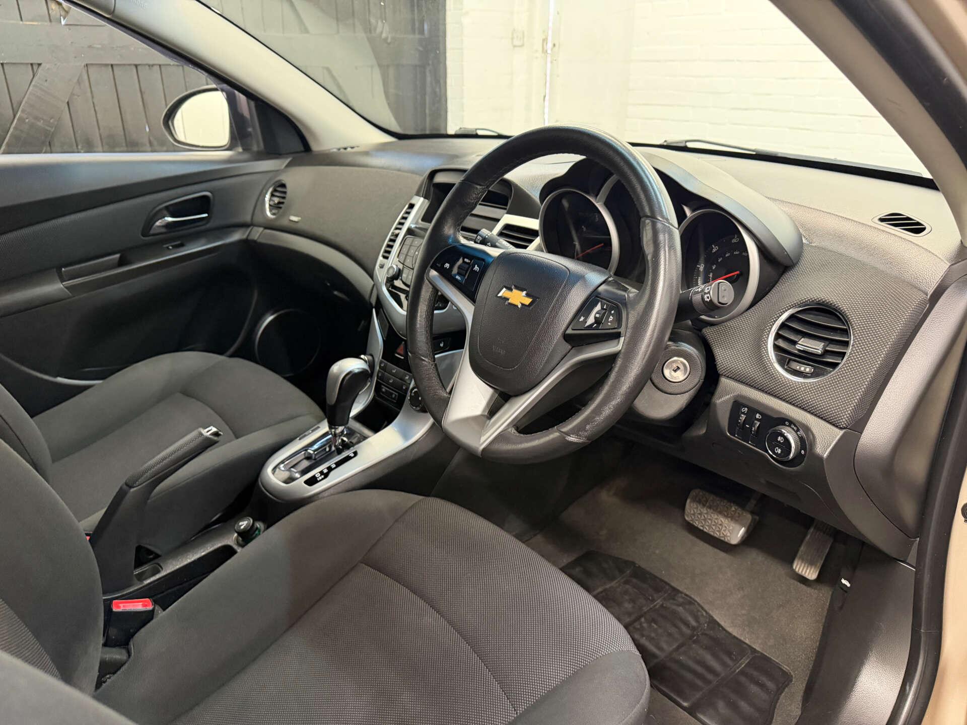Chevrolet Cruze view 17