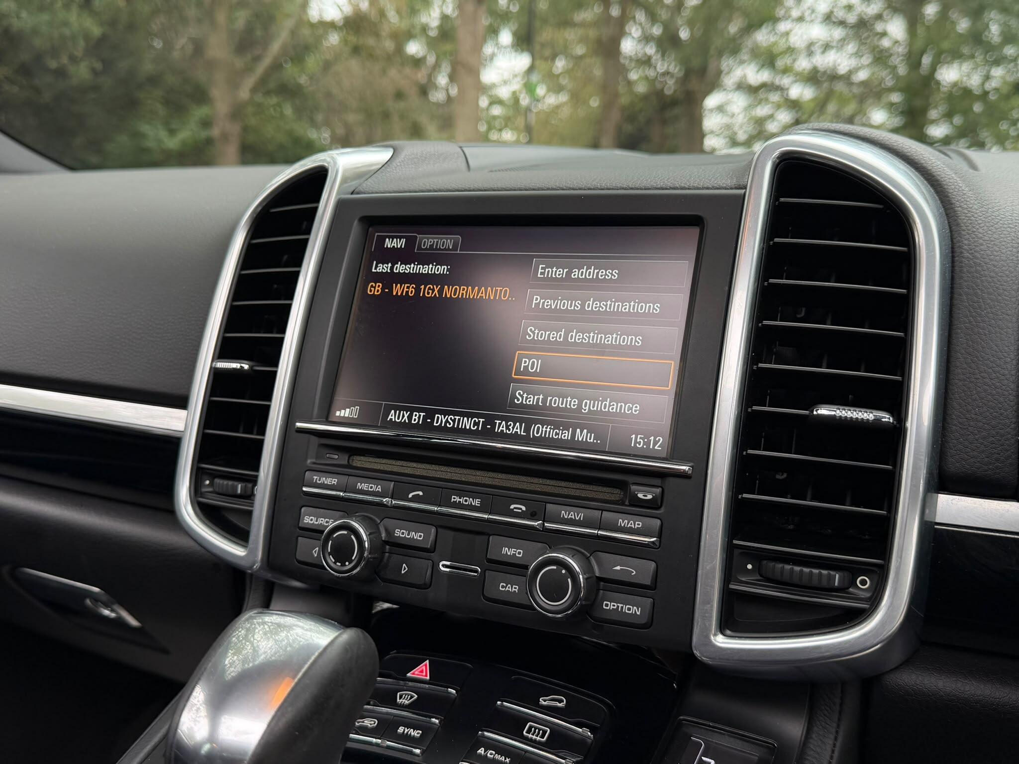 Porsche Cayenne view 26
