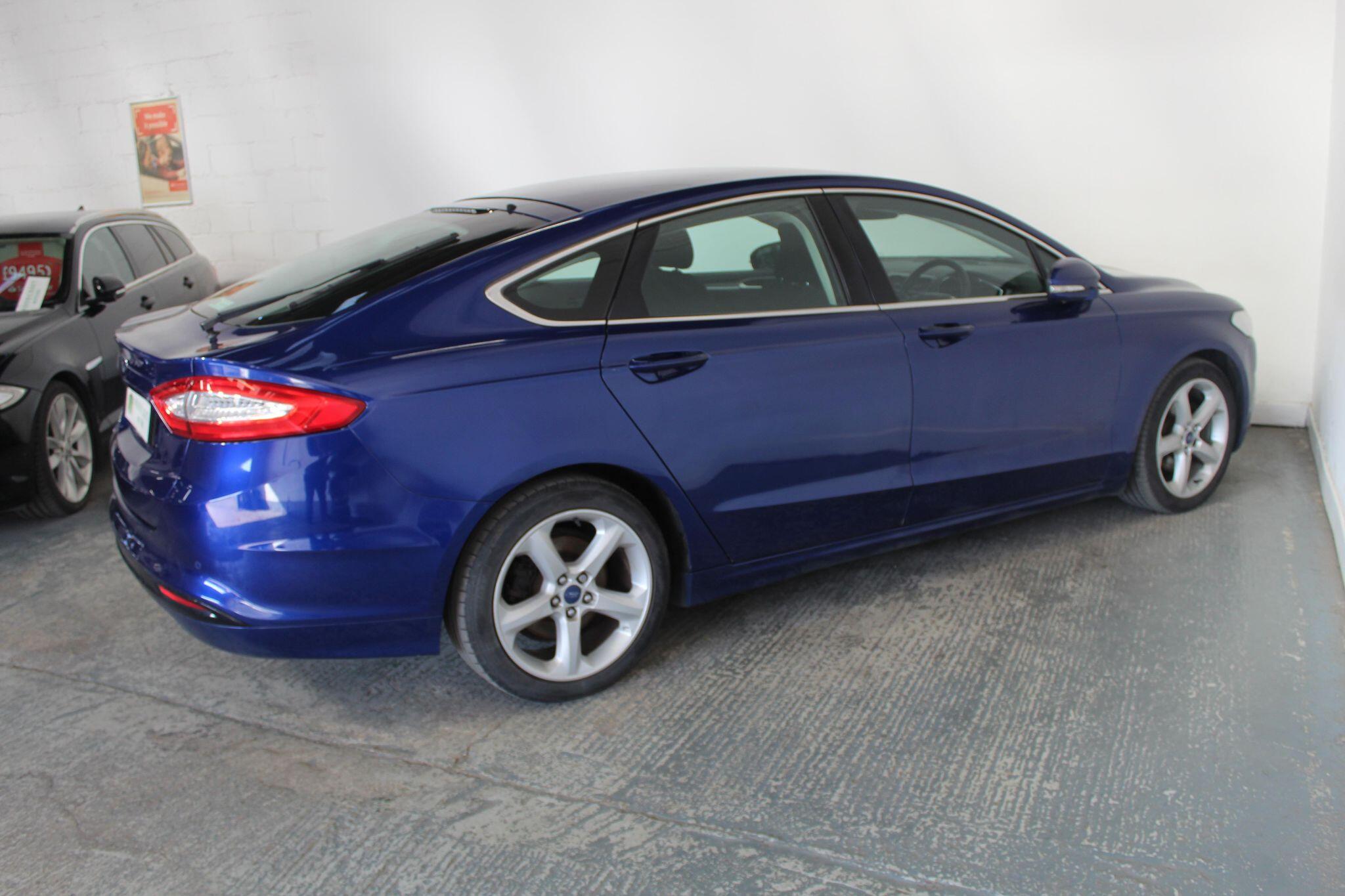 Ford Mondeo view 11