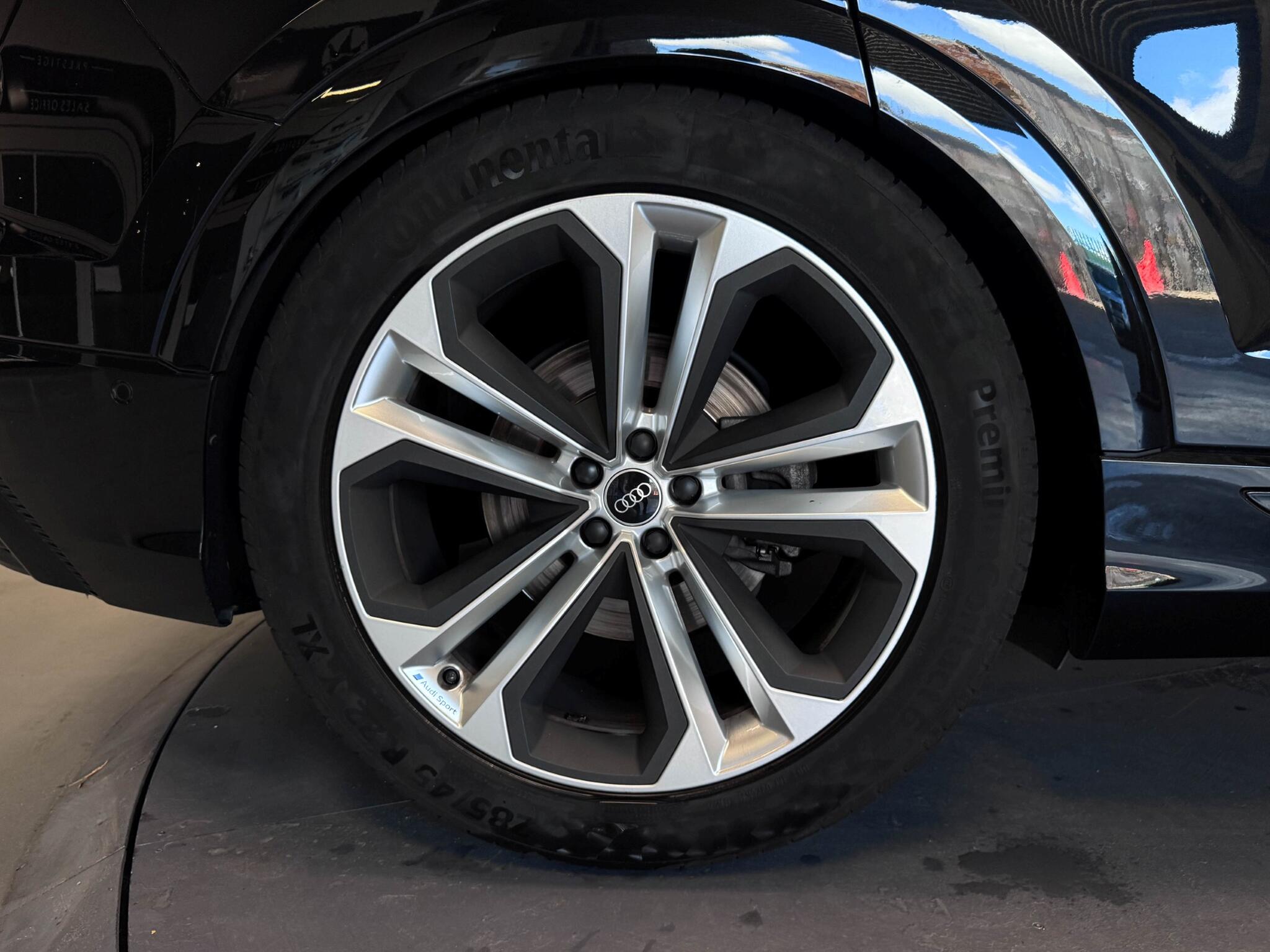Audi Q8 view 67