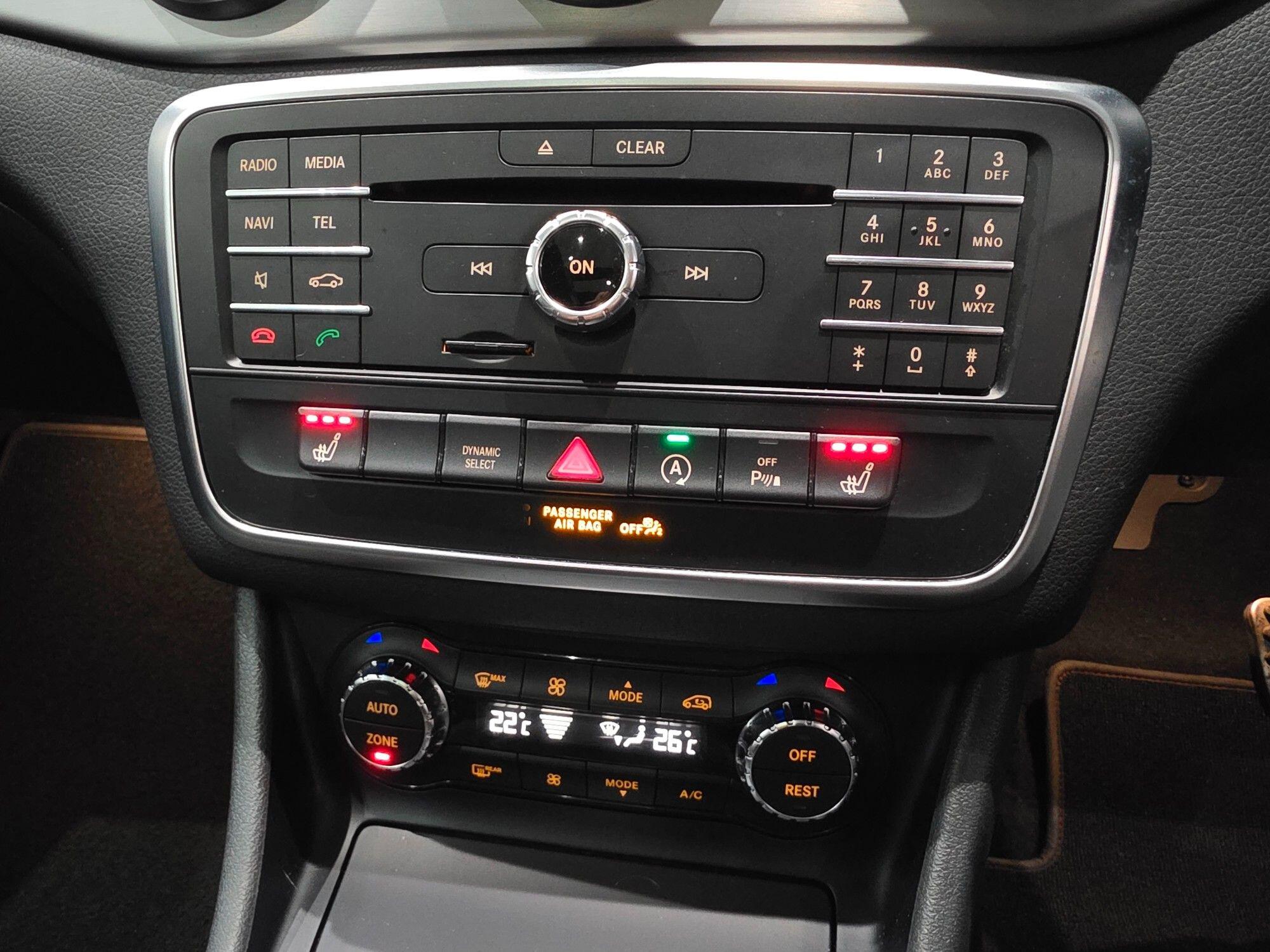 Mercedes-Benz GLA view 32