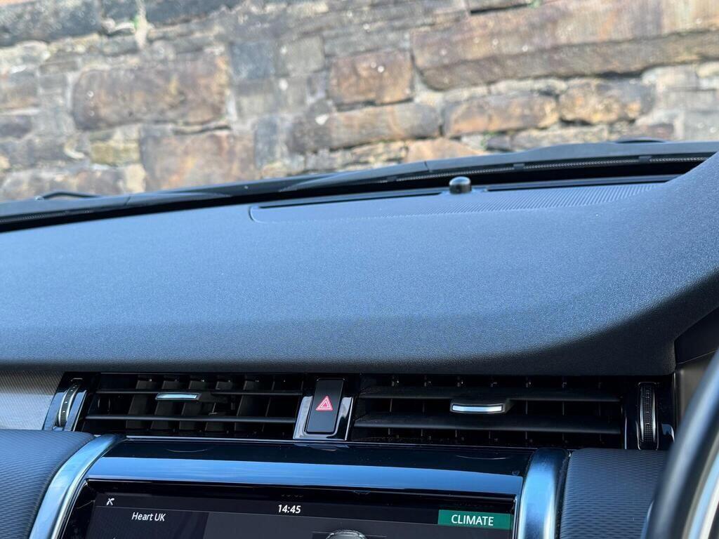 Land Rover Discovery Sport view 27
