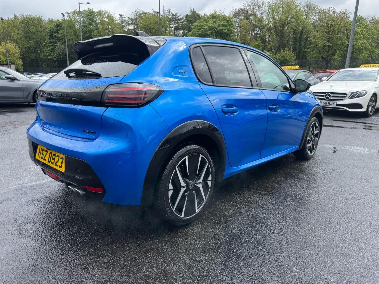 Peugeot 208 view 5