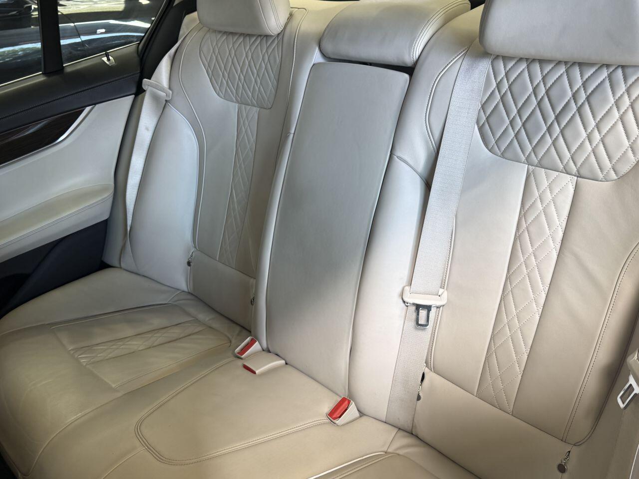 BMW 7 Series view 68