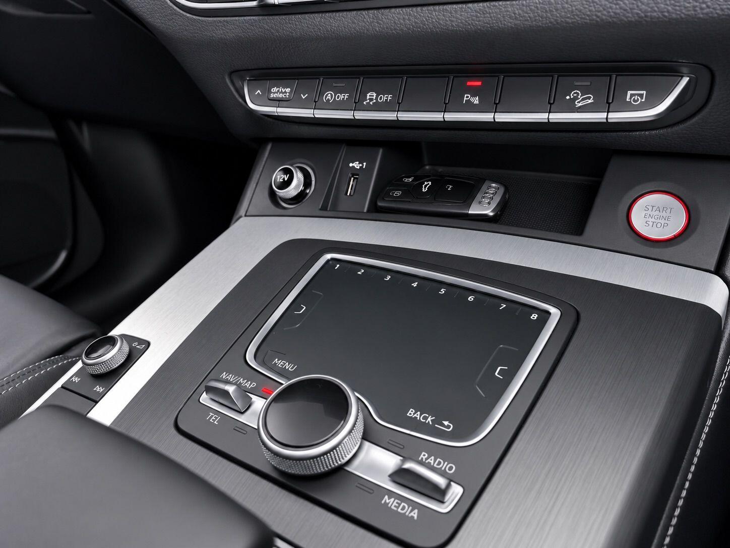 Audi SQ5 view 30