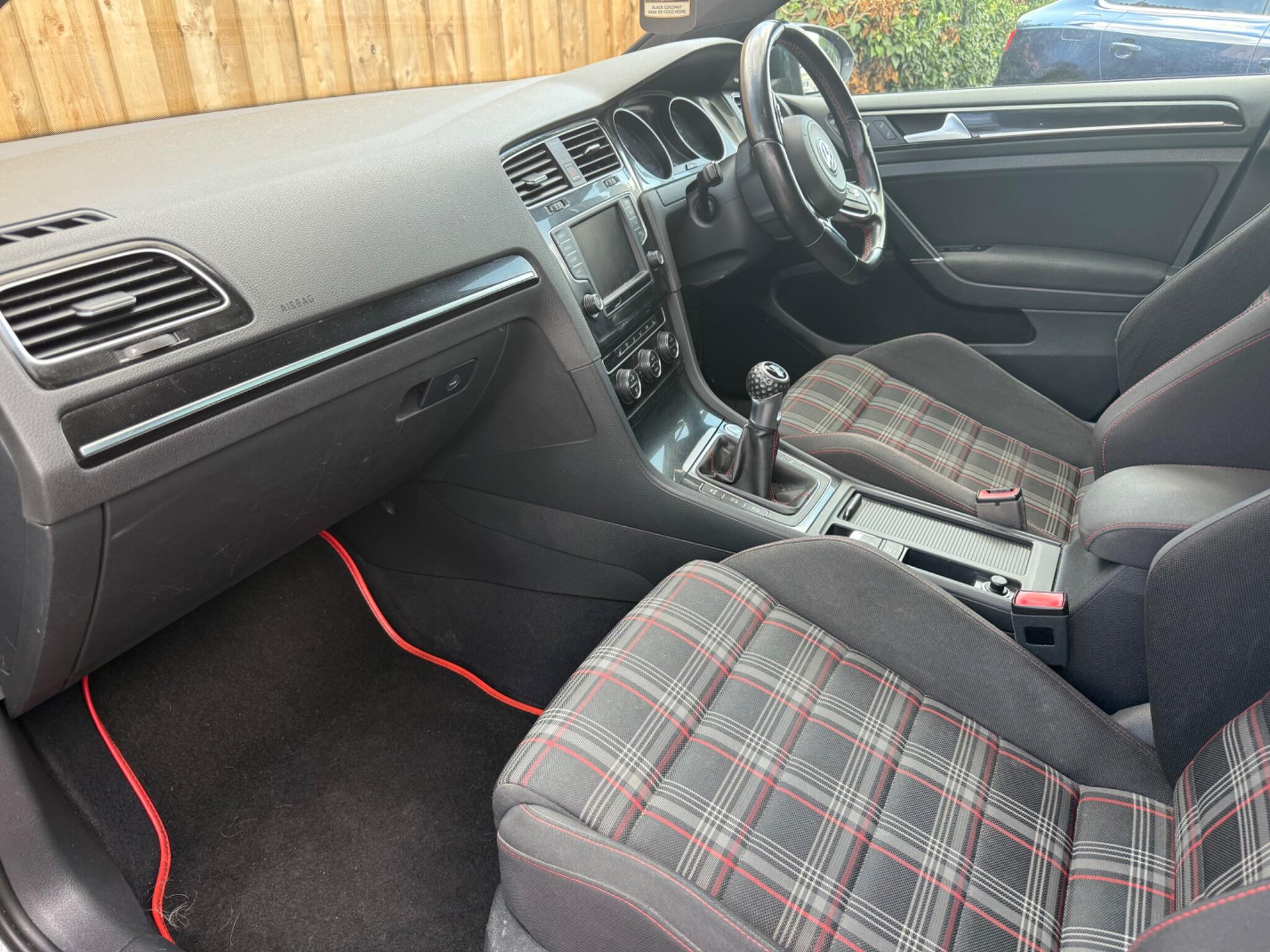 Volkswagen Golf view 19