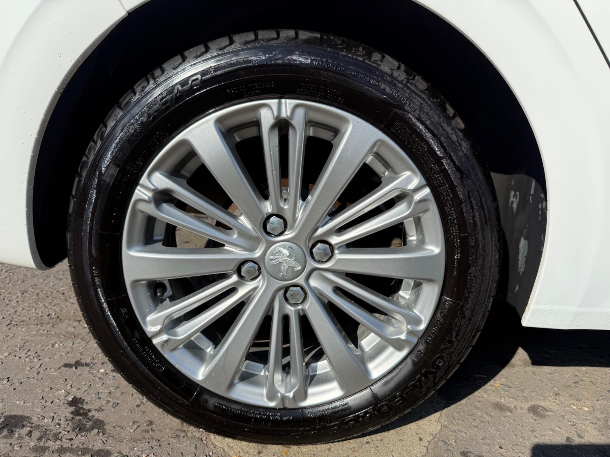 Peugeot 208 view 23