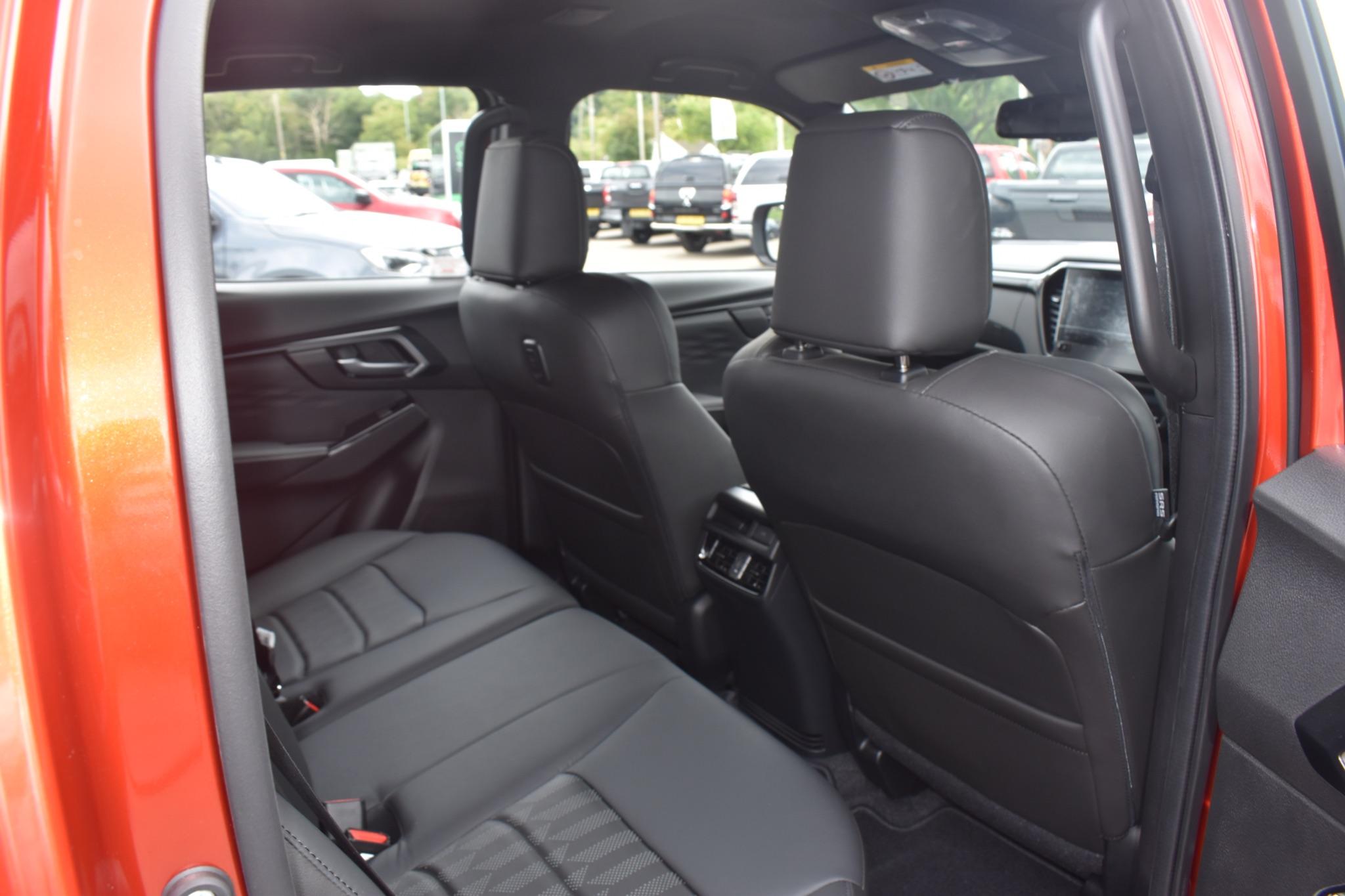 D-Max - 1.9 TD V-Cross Auto 4WD Euro 6 (s/s) 4dr - Image 13