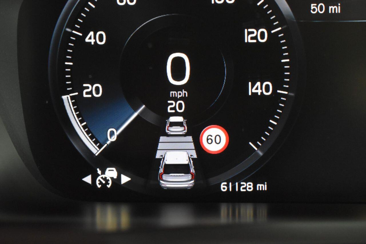 Volvo XC90 view 40