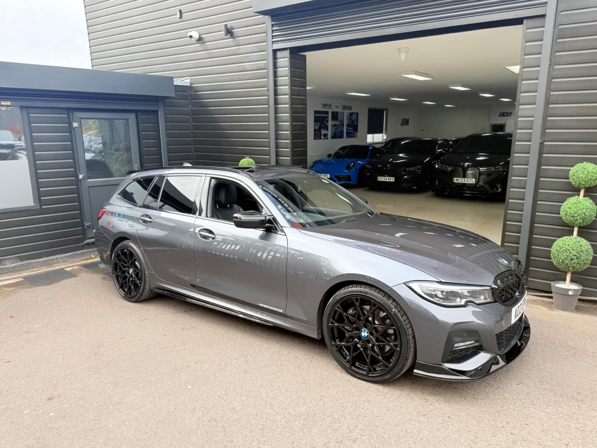 BMW 3 Series view 20