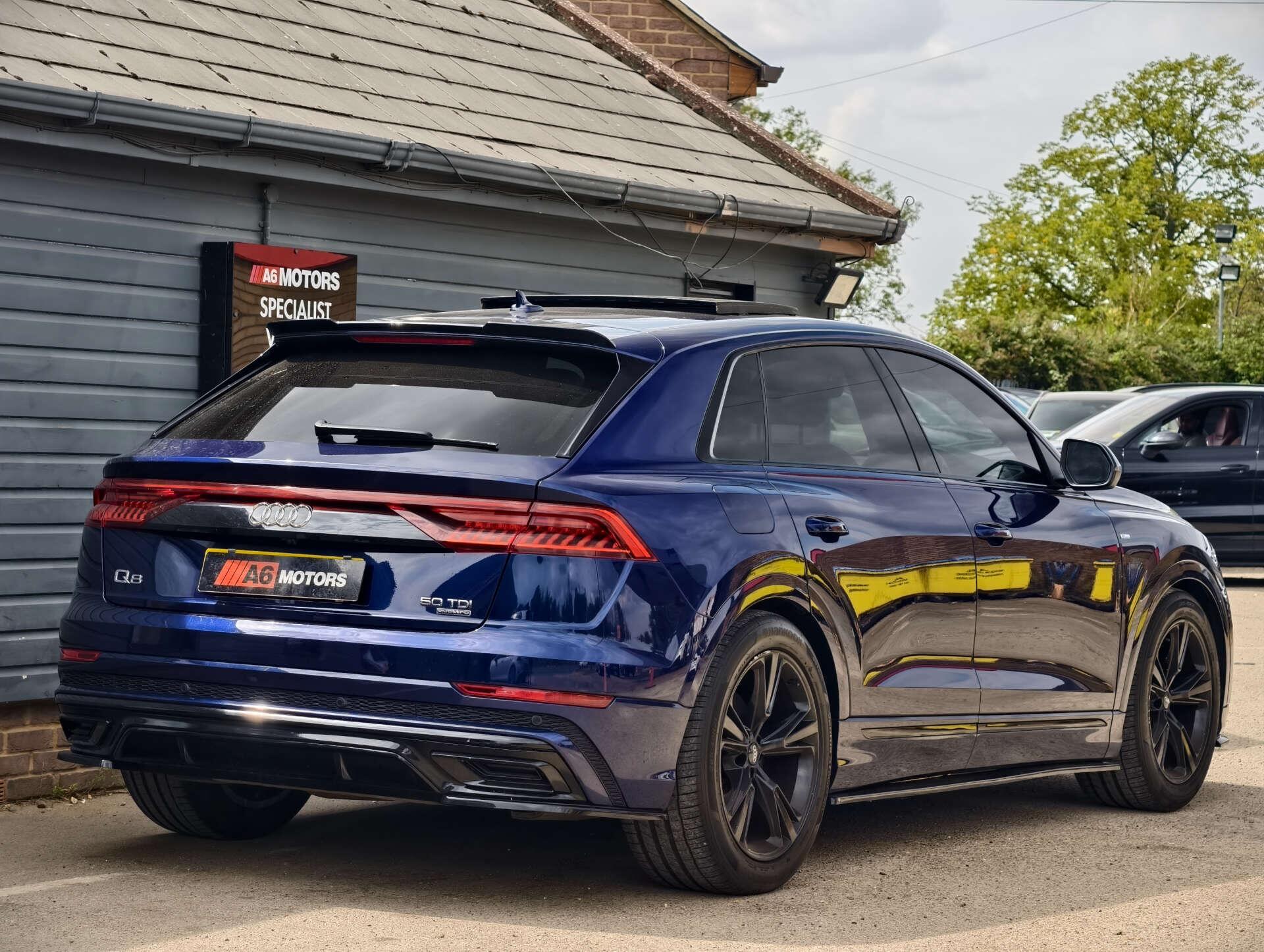 Audi Q8 view 14
