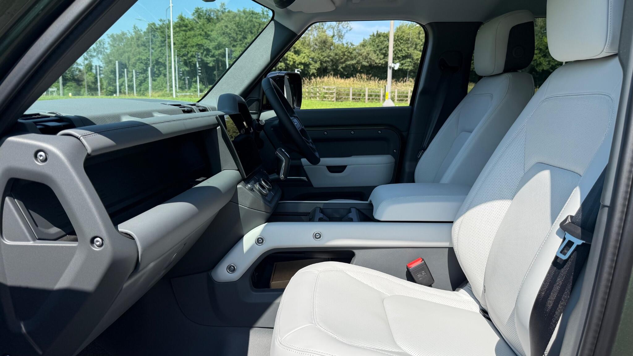 Land Rover Defender view 5