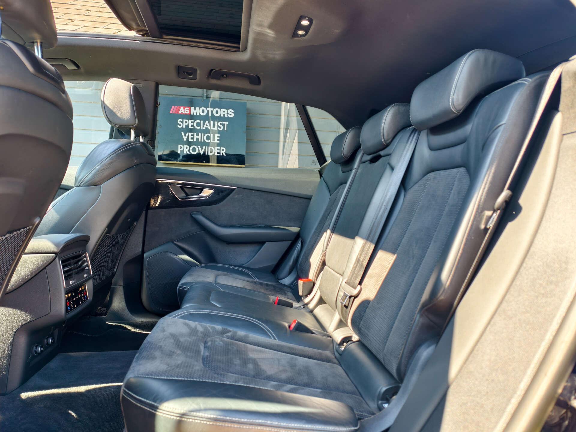 Audi Q8 view 31