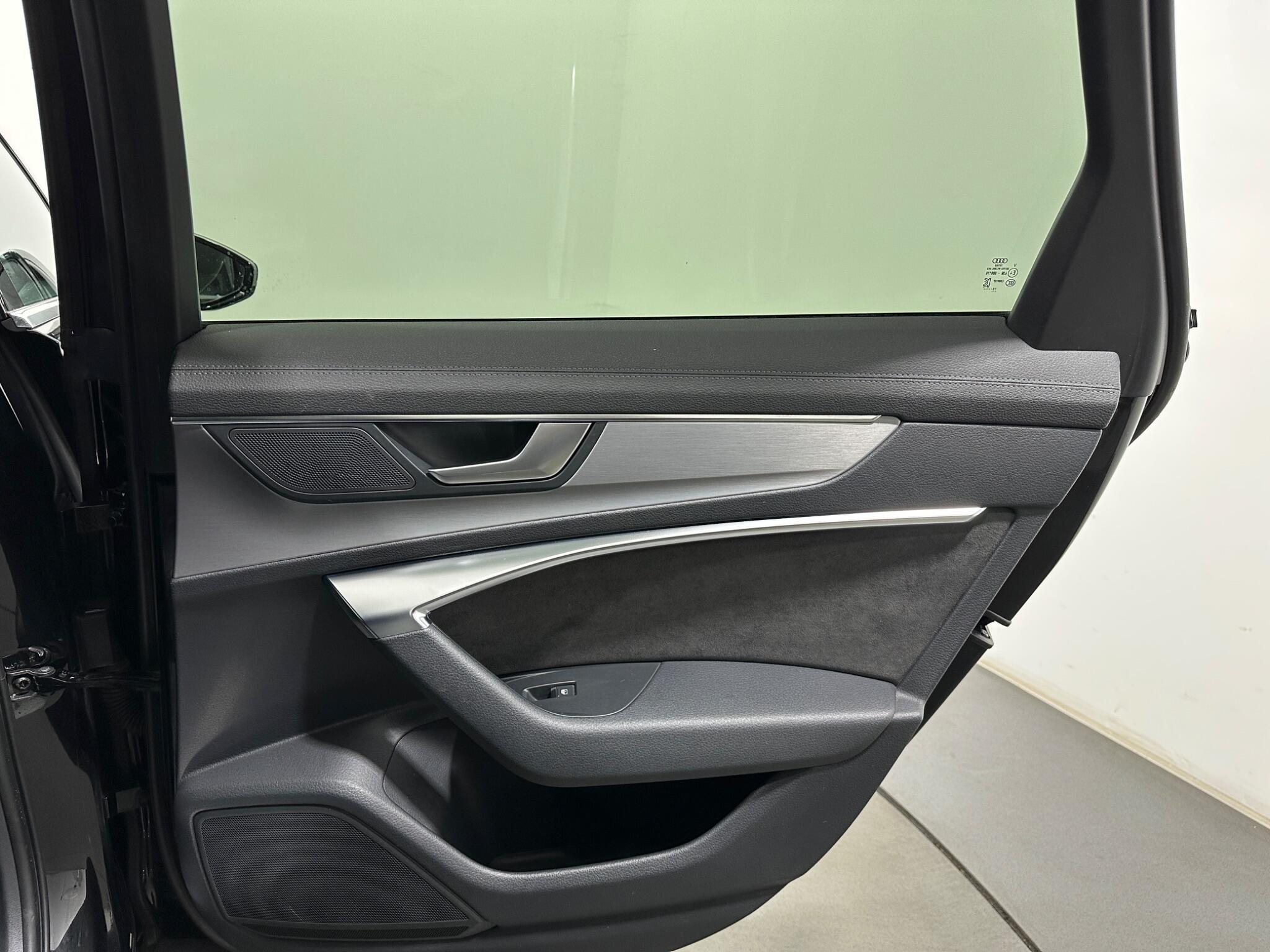 Audi A6 view 43