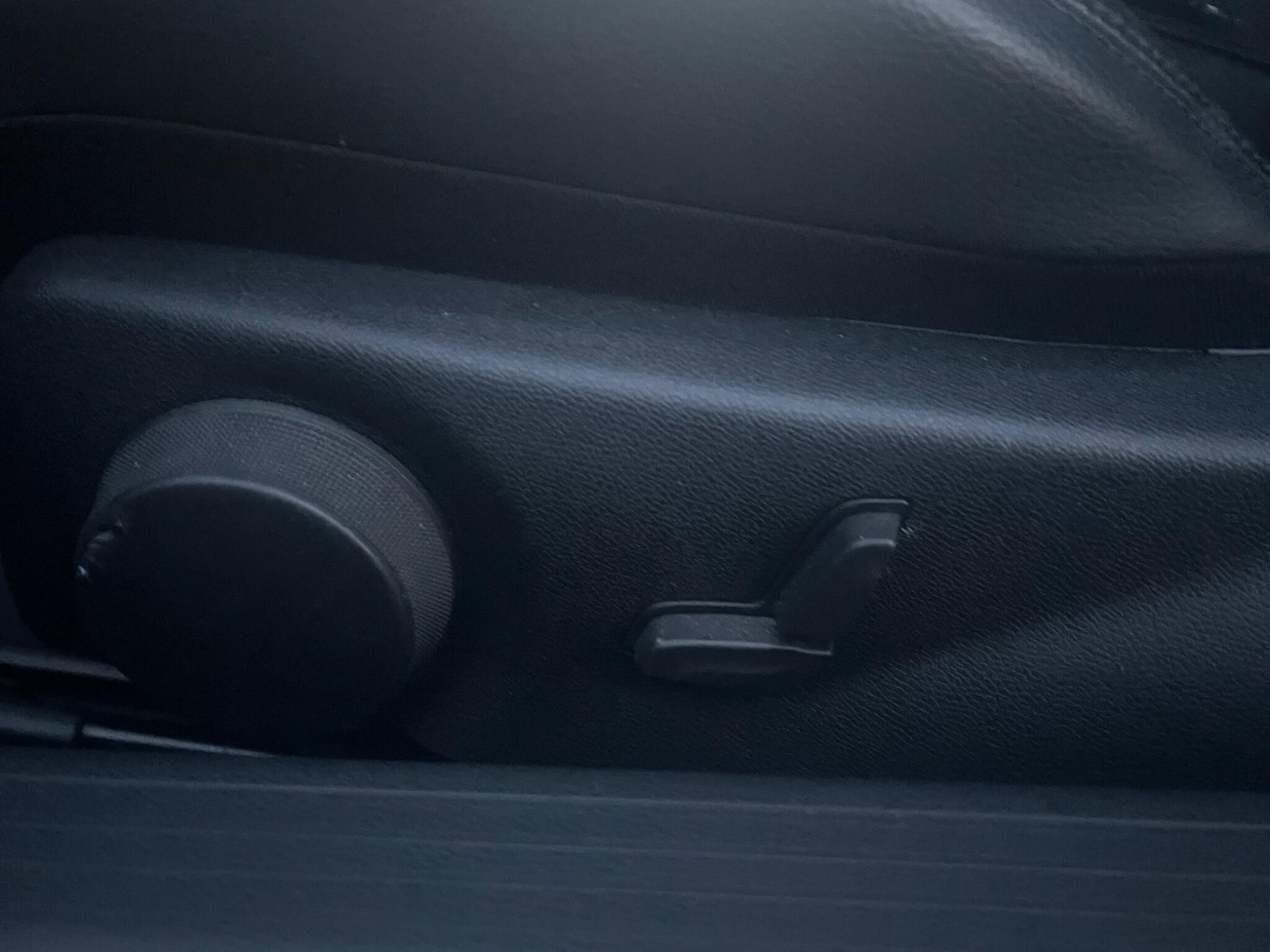 Mercedes-Benz C-Class view 28