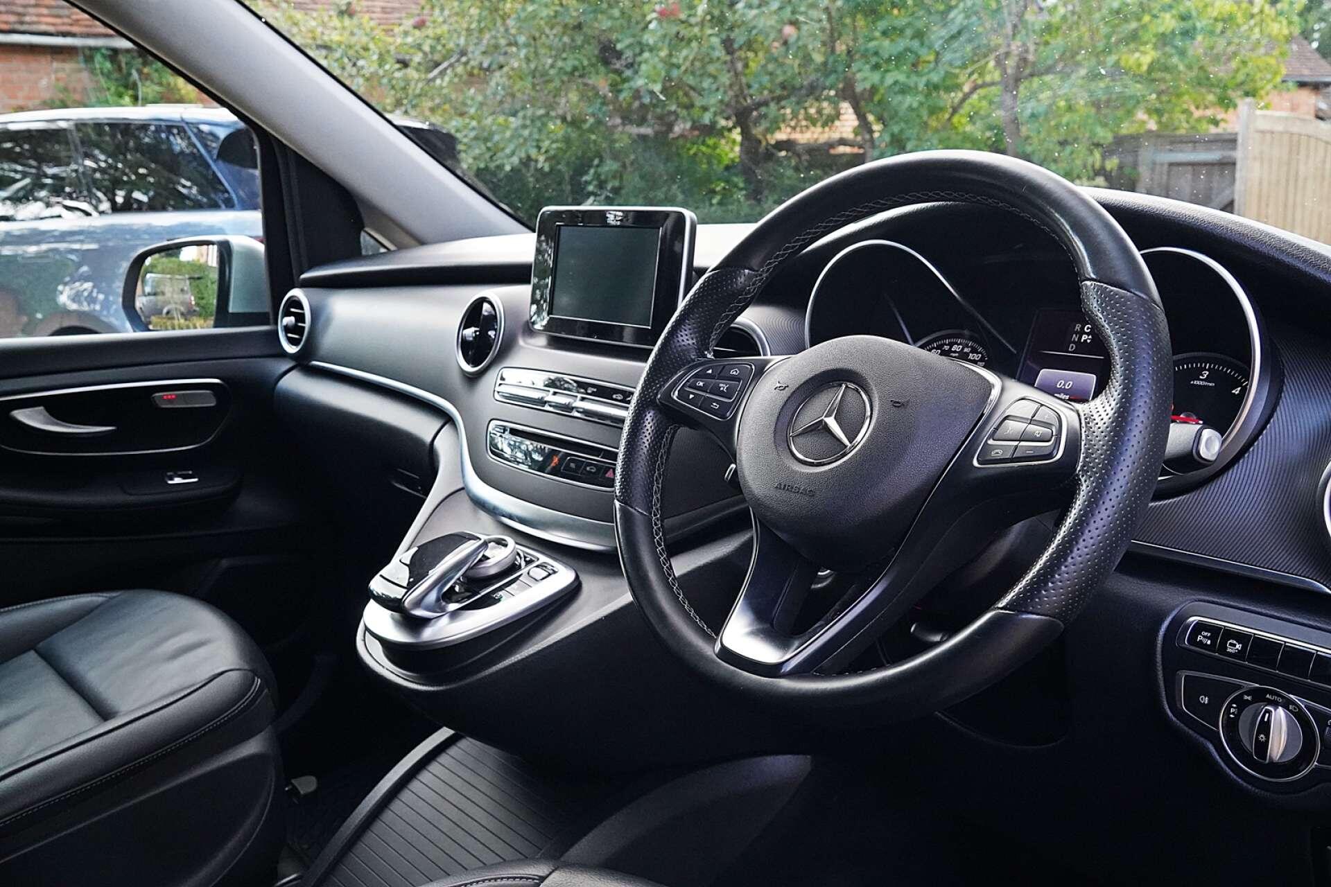 Mercedes-Benz V-Class view 16